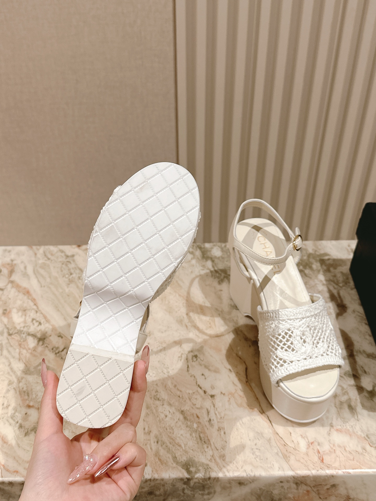  | ²⁰²5 𝐬𝐬 🤍🤎
 𝐂𝐡*𝐧𝐞𝐥小香夏季新款🆕  专柜同步厚底山茶花❀系列新品！ 双层真皮大底