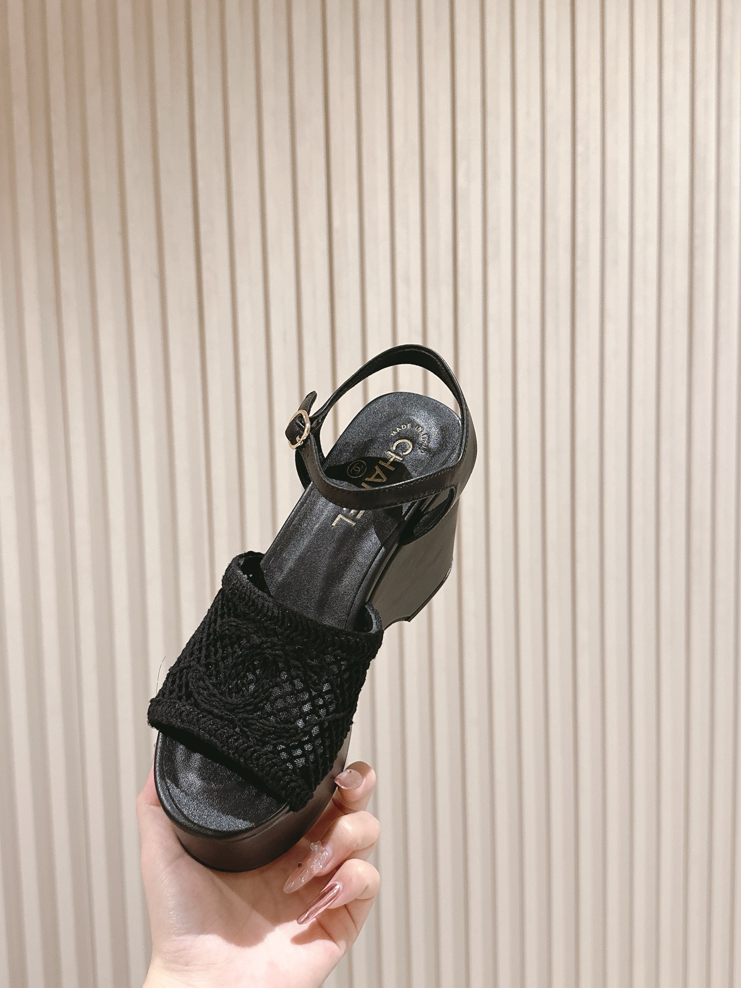  | ²⁰²5 𝐬𝐬 🤍🤎
 𝐂𝐡*𝐧𝐞𝐥小香夏季新款🆕  专柜同步厚底山茶花❀系列新品！ 双层真皮大底