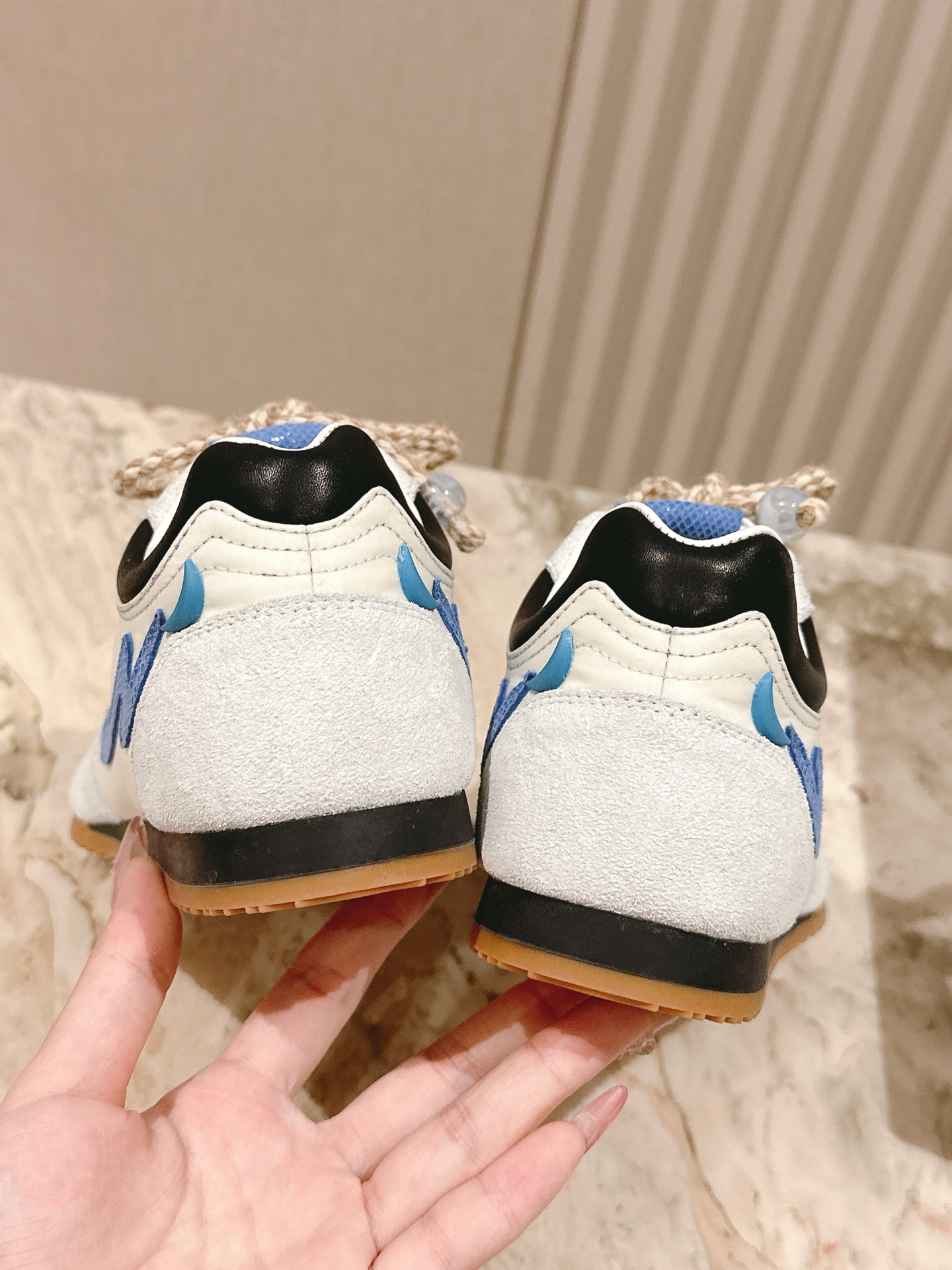    | ²⁰²5 𝐬𝐬 🤍🤎专柜同步2.0升级版 Loewe~~罗意威情侣款系列最新配色，阿甘鞋、德训