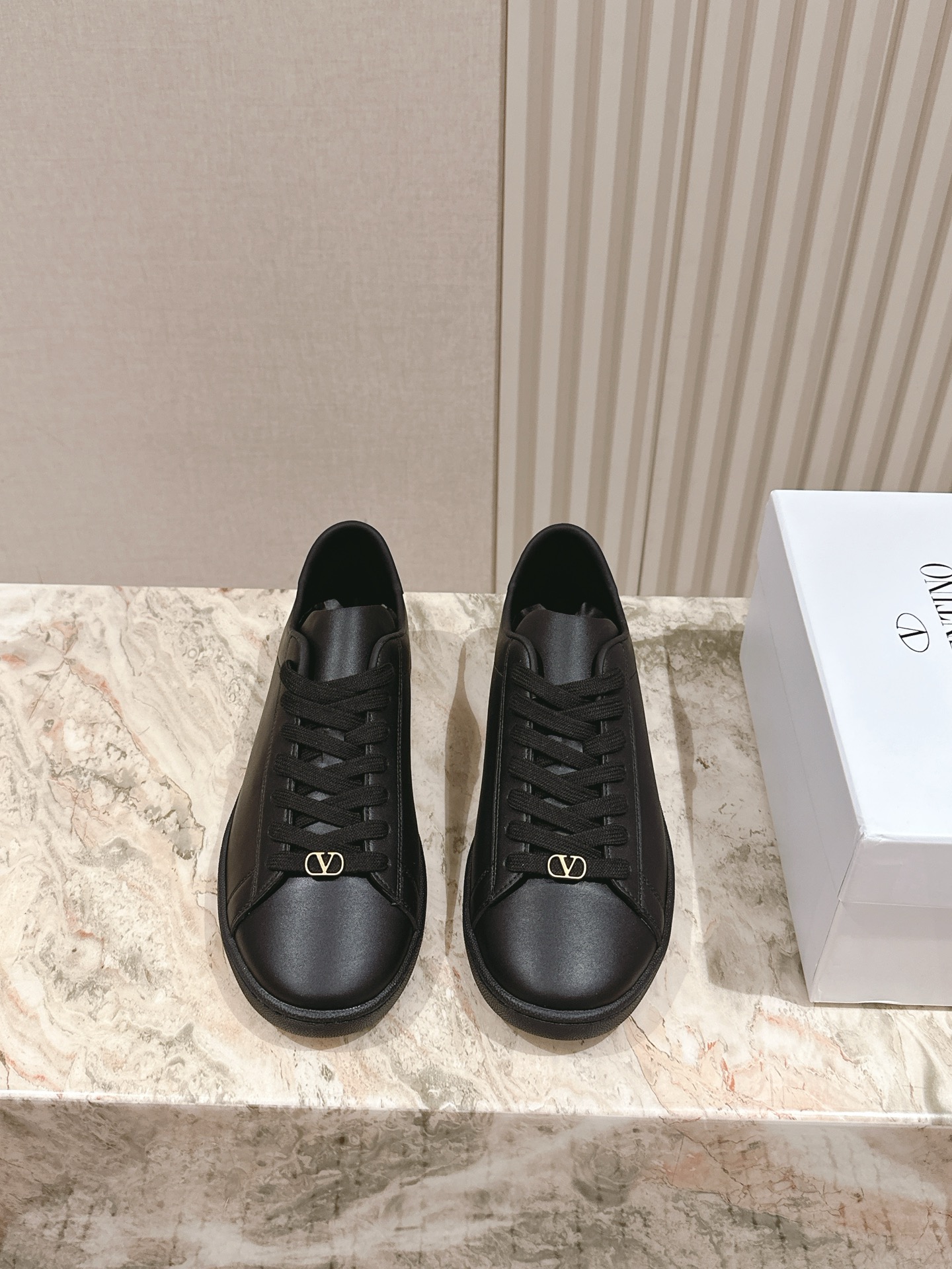 NO:469785,Men's Tickets | 5 Valentino new casual sports Dexon shoes, the highest version on the market/purchase level!  Purchase the original 1:1 mold opening copy - imported silk calf leather original printing technology, cowhide inner, cowhide tiptoe, one-to-one mold opening original TPU, big sole, very comfortable to wear!  - Full set of original exquisite packaging Size 39-45 Full set of counter synchronization gift box packaging!  , casual shoes/sports shoes, valentino, valentino, sneakers, cowhide19860909男票 | 5  Valentino 华伦天奴新款休闲运动德迅鞋 市面最高版本/代购级别！购买原版1:1开模复制 -进口丝绸小牛皮面原版印花工艺,牛皮内里、牛皮踮脚、一比一开模原版TPU 大底、上脚特别舒服！ -全套原版精美包装 Size 39-45 全套专柜同步礼盒包装！,休闲鞋/运动鞋,valentino,valentino,sneakers,cowhide,Women's Shoes