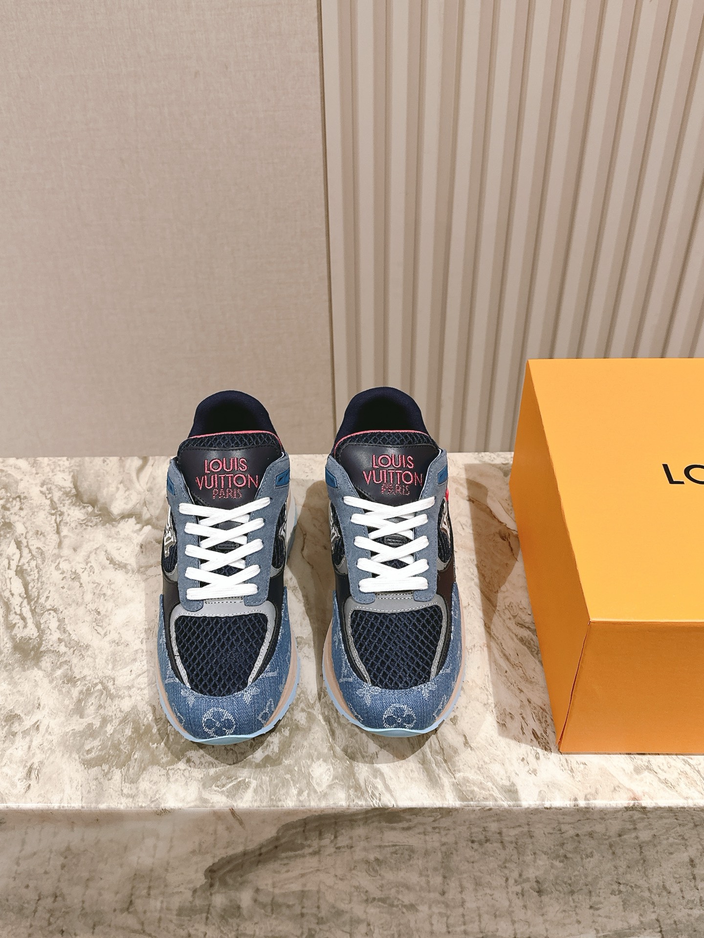 NO:243581,Men's ticket # Louis Vuitton 2025 Spring and Summer New Runaway sneakers Original 9060 Buy, disassembled copy, the old counter upgraded version, more coordinated vision and lighter foot feel!  Increase 5cm, extremely recognizable, close eyes Size 39-45, casual shoes/sports shoes, louis vuitton, sneakers19860909男票 # 路易威登2025春夏 New Runaway 运动鞋 原版9060 购入,拆卸copy,专柜老款升级版本,视觉更协调,脚感更轻盈！ 增高5cm,辨识度极高,闭眼入 Size 39-45,休闲鞋/运动鞋,louis vuitton,sneakers,Women's Shoes