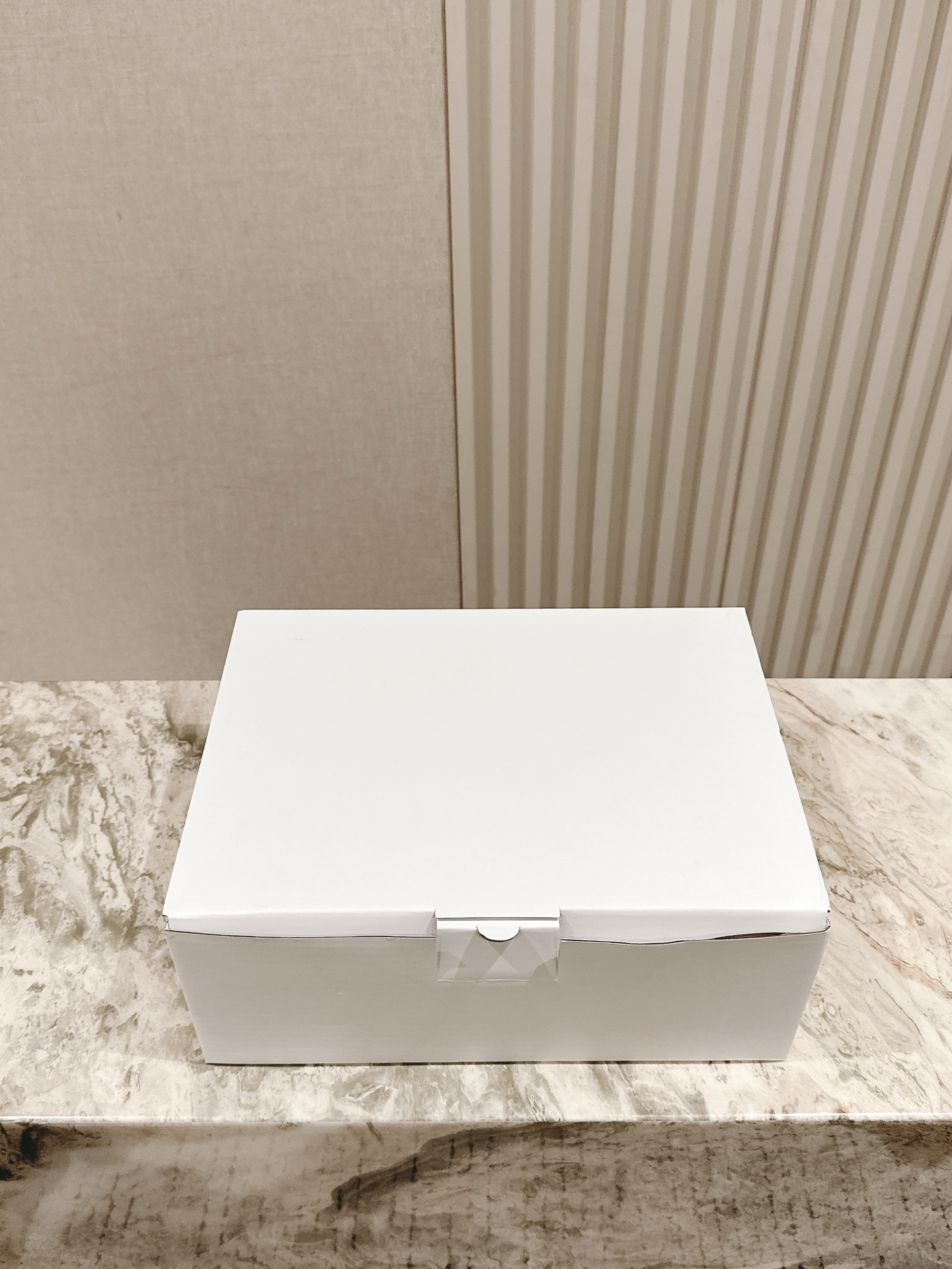 NO:409183,The counter is synchronized with a full set of gift boxes!  sandals sandals19860909专柜同步全套礼盒包装！,凉鞋,sandals,Women's Shoes