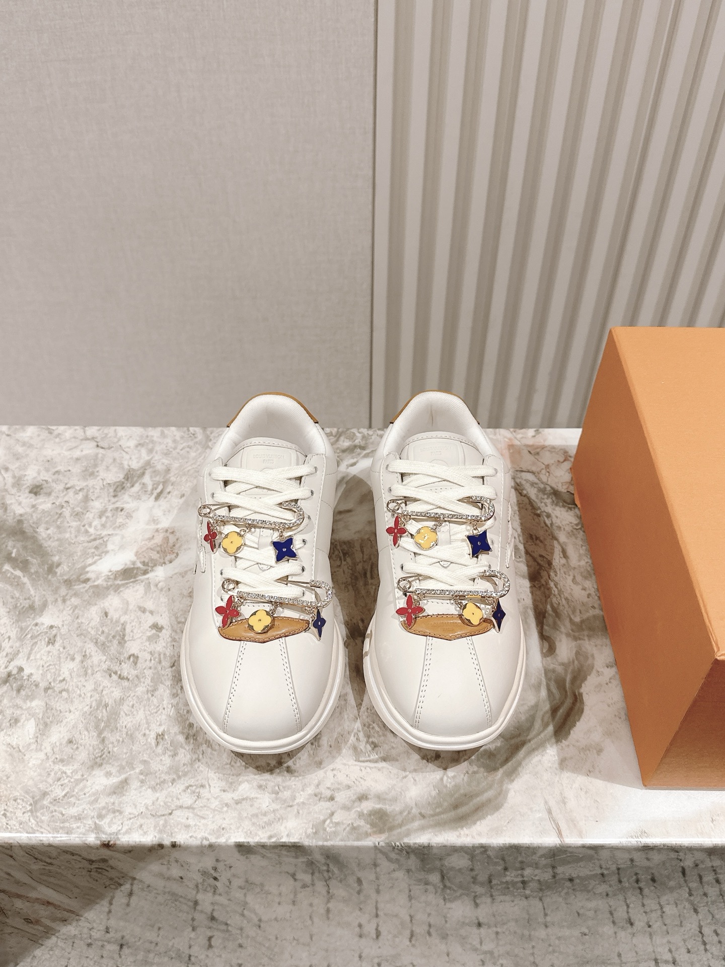 NO:388931,Couple style Men's size 20 accessories 50 | 5 LV purchasing grade fat dungeon shoes are available in stock!  Classic Donkey Family full series!  LVTrainer PVC sneakers, every style and color matching is great!  Trainer's feet feel really good, full of surprises and silver updates, and Xiaohongshu Internet celebrity couples are starting to show!  The fabric is made of the same material as the original, and the original version compares each detail one by one!  Various leather TPU cloths, super complex splicing, TPU original bottom, purchasing level, not ordinary material!  Number of codes 35-45 Couple model Delivery counter synchronously with full packaging!  , casual shoes / sneakers, louis vuitton, louis vuitton, louis vuitton, louis vuitton, sneakers19860909情侣款 男码20配饰50 | 5  LV代购级胖墩墩板鞋新色现货供应！经典驴家全系列！LVTrainer PVC 运动鞋, 每个款式配色都很赞！Trainer的脚感真的非常不错,惊喜满满银色不断更新,小红书网红情侣纷纷开秀！ 面料选用原版完全一样材质做工细节,原版一比一对比每个细节！各种皮面TPU 布 超复杂拼接 TPU原版大底,代购级别,不是普通材质哦！ 码数 35-45 情侣款 配送专柜同步全套包装！,休闲鞋/运动鞋,louis vuitton,louis vuitton,louis vuitton,sneakers,Women's Shoes