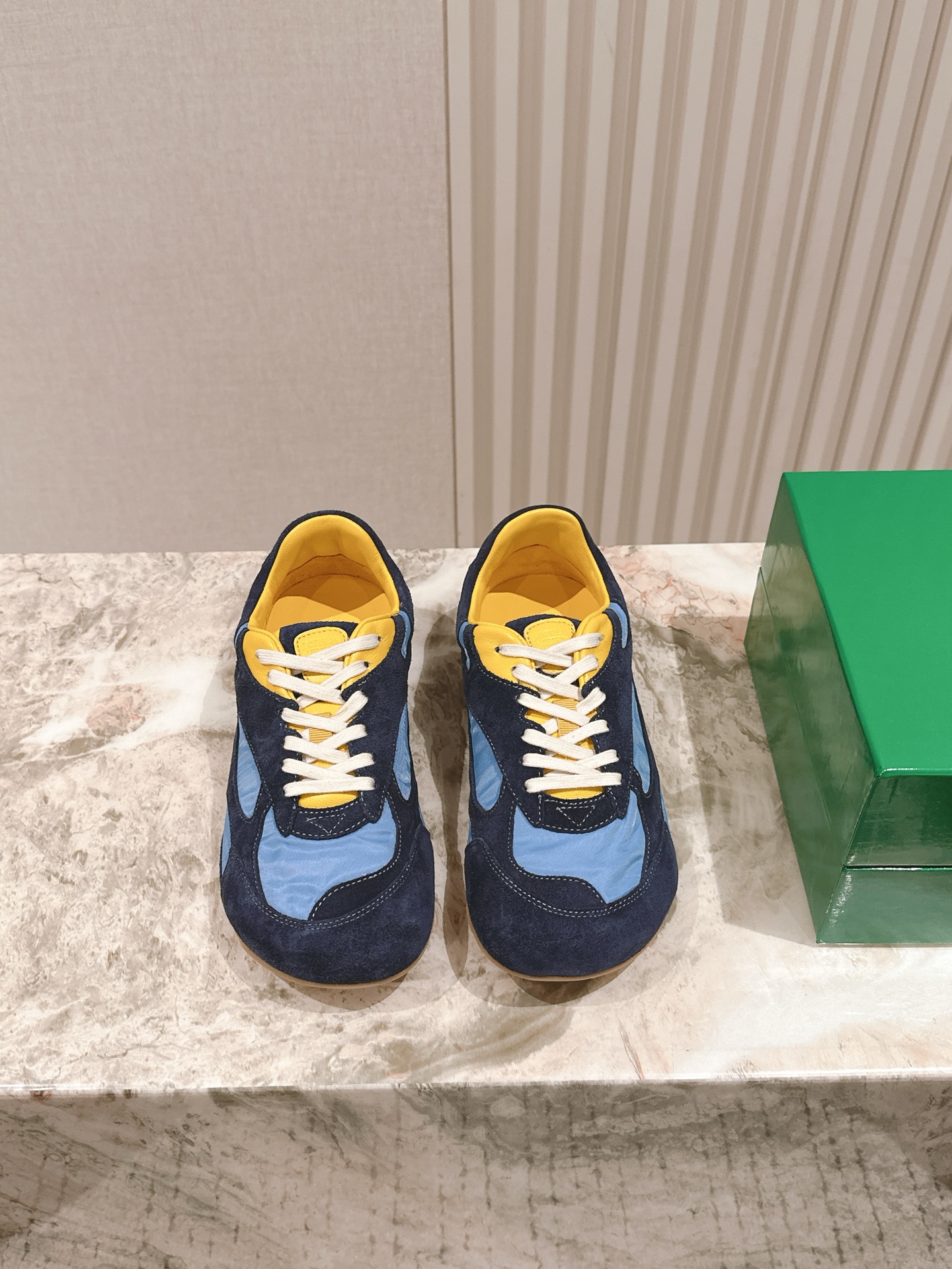 NO:392400,Women's 279 men's couple's BV Latest Dexun Forrest Gump shoes Wang Yibo same model uses lightweight technology mesh fabric. It is designed with geometric patterns. The rubber outsole is designed. The Wangfen series is accurate. The bagging process is actually increased a lot, and the legs are still thin. It is very nice, playable and resistant to make-up version. The bagging shoe technology is accurate. The outsole is selected for color-blocking TPU outsole. Women's model 35-41 (40 41 customization) Men's model 39-45 (45 size customization) Configure original packaging, casual shoes/sports shoes, bottega veneta, sneakers19860909女279男情侣款 BV 最新德迅阿甘鞋 王一博 同款 采用轻质科技网布面料.搭配几何图案设计橡胶外底. 王炸系列 认准套包工艺 实际增高很多哦,还是一样显腿细 非常nice耐玩耐造对标对版 套包鞋工艺 认准高版本 大底选用拼色TPU大底 女款 35-41（40 41定制） 男款 39-45(45码定制) 配置原版包装,休闲鞋/运动鞋,bottega veneta,sneakers,Women's Shoes