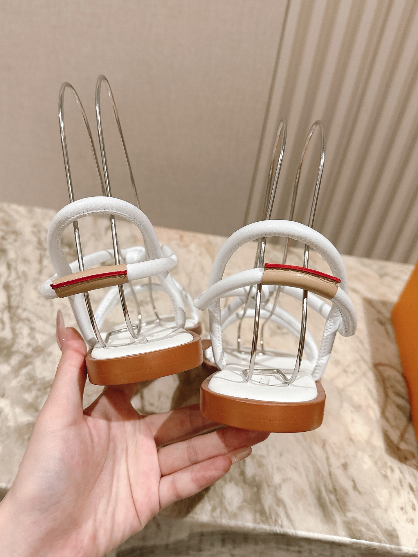 
  | ²⁰²5𝐬𝐬 🤍🤎
驴家早春高跟系列凉鞋新品🆕 new ，时尚性感舒适，拉满了夏日美鞋能给的满