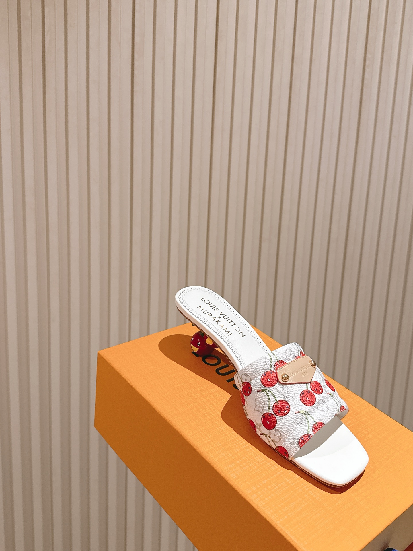 🍒樱桃跟  | ²⁰²5𝐬𝐬 🤍🤎
驴家早春新品🆕 new arrival～LV春夏涂鸦拖鞋，也太出彩了