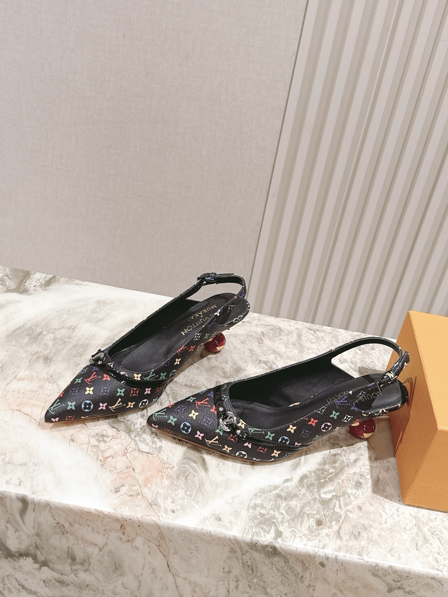 樱桃🍒跟  | ²⁰²5𝐬𝐬 🤍🤎
驴家早春新品🆕 new arrival～LV春夏玛丽珍鞋，也太出彩了