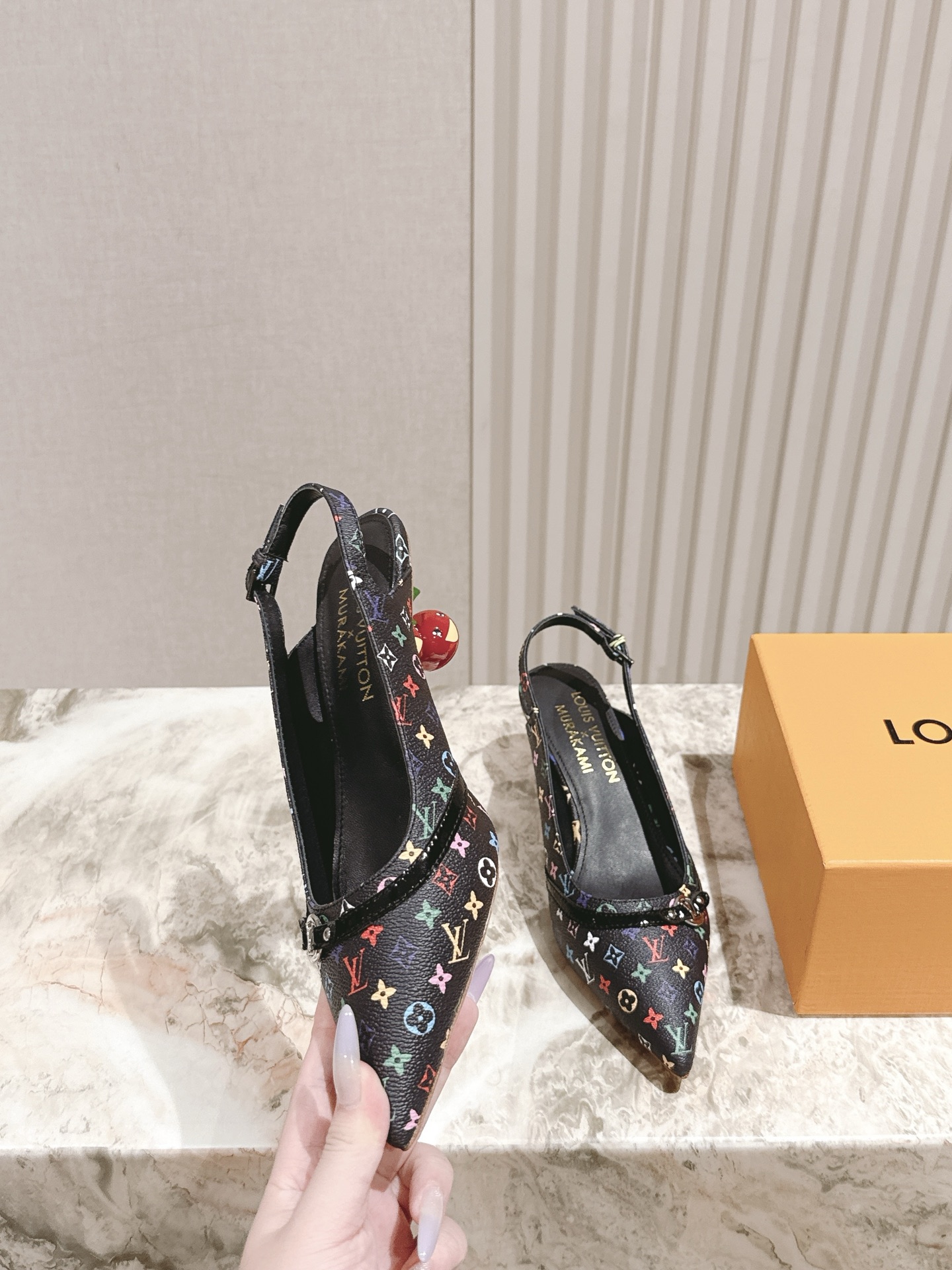 樱桃🍒跟  | ²⁰²5𝐬𝐬 🤍🤎
驴家早春新品🆕 new arrival～LV春夏玛丽珍鞋，也太出彩了
