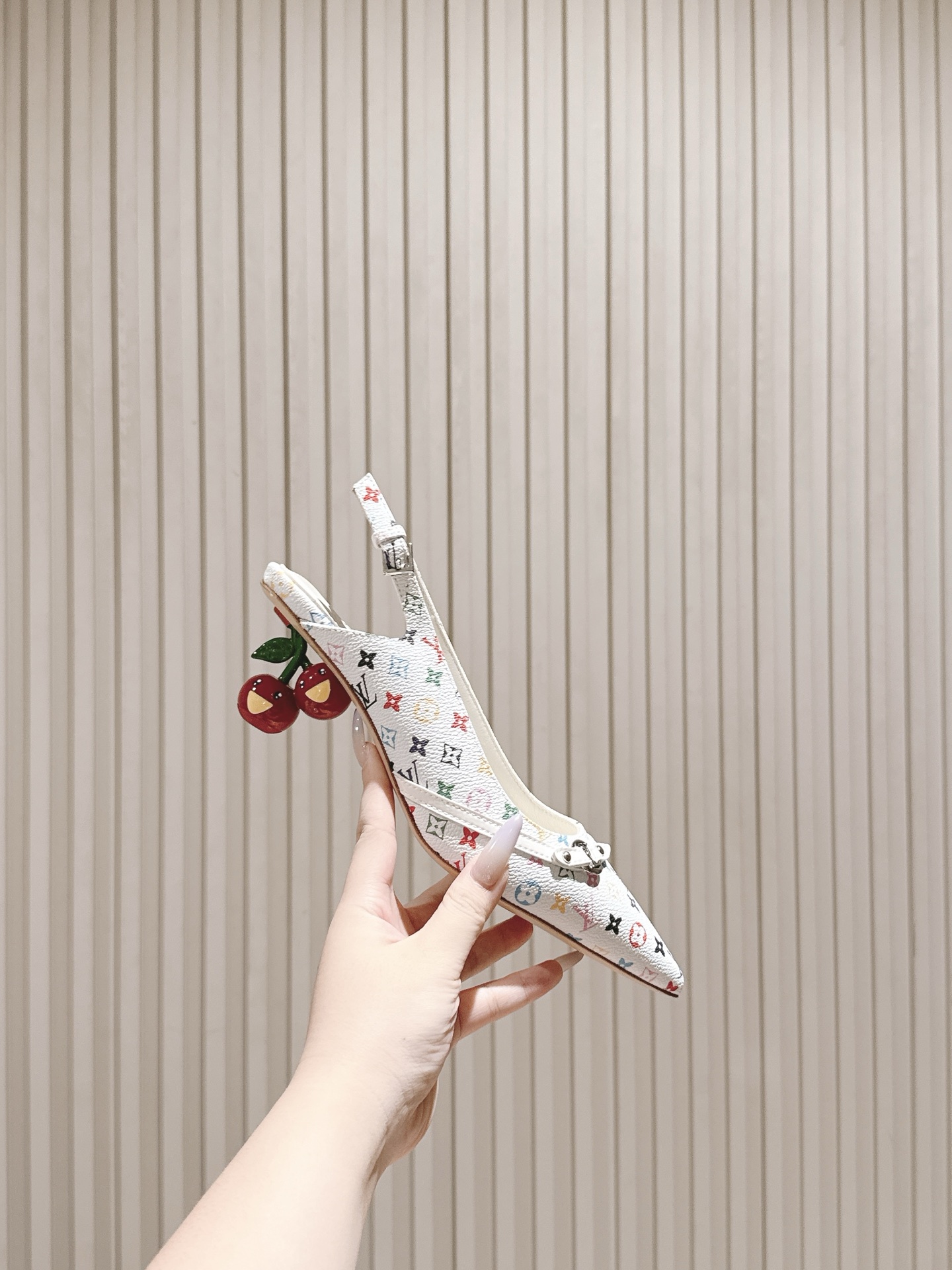 樱桃🍒跟  | ²⁰²5𝐬𝐬 🤍🤎
驴家早春新品🆕 new arrival～LV春夏玛丽珍鞋，也太出彩了