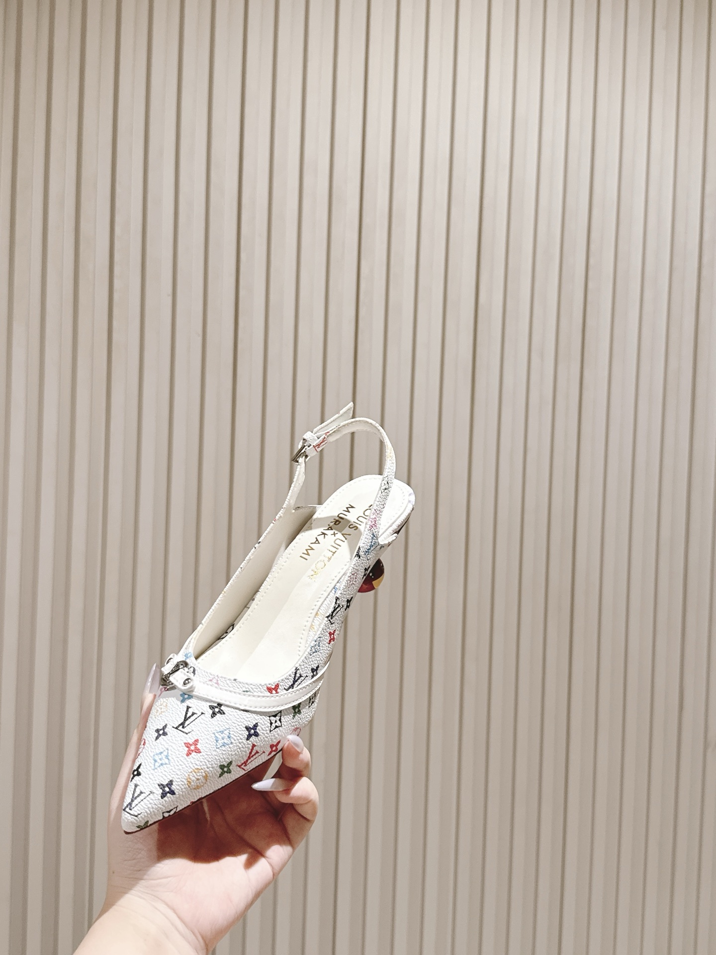 樱桃🍒跟  | ²⁰²5𝐬𝐬 🤍🤎
驴家早春新品🆕 new arrival～LV春夏玛丽珍鞋，也太出彩了