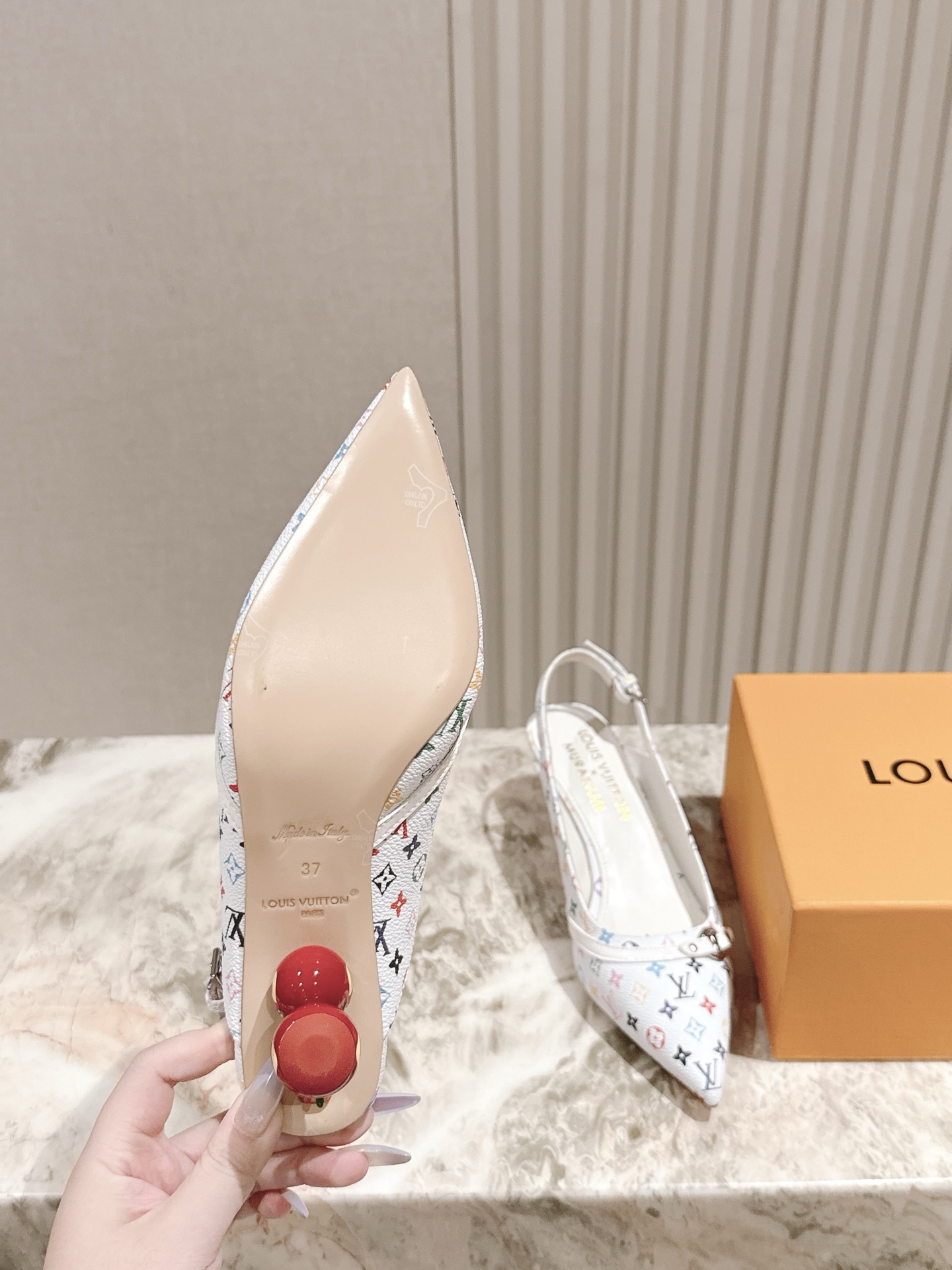 樱桃🍒跟  | ²⁰²5𝐬𝐬 🤍🤎
驴家早春新品🆕 new arrival～LV春夏玛丽珍鞋，也太出彩了