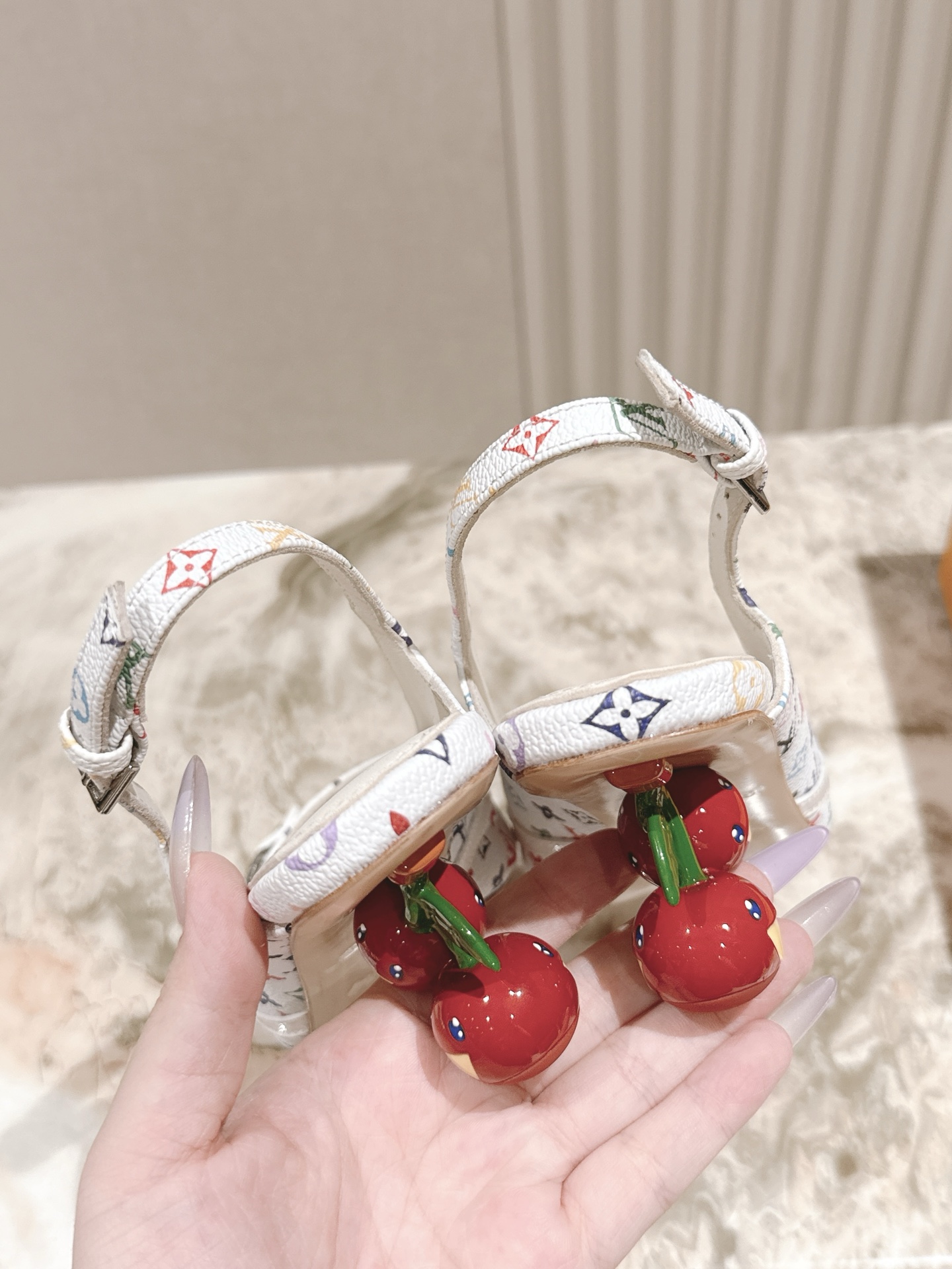樱桃🍒跟  | ²⁰²5𝐬𝐬 🤍🤎
驴家早春新品🆕 new arrival～LV春夏玛丽珍鞋，也太出彩了