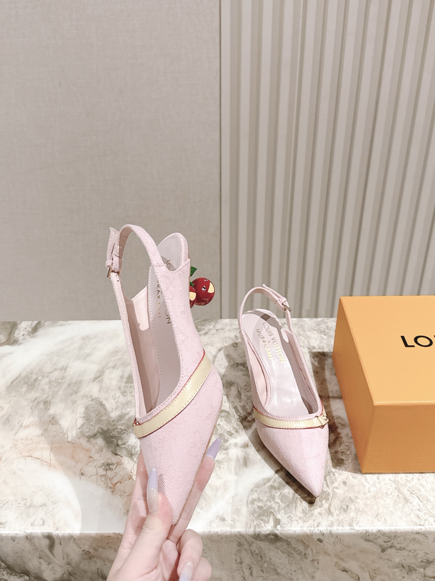 樱桃🍒跟  | ²⁰²5𝐬𝐬 🤍🤎
驴家早春新品🆕 new arrival～LV春夏玛丽珍鞋，也太出彩了