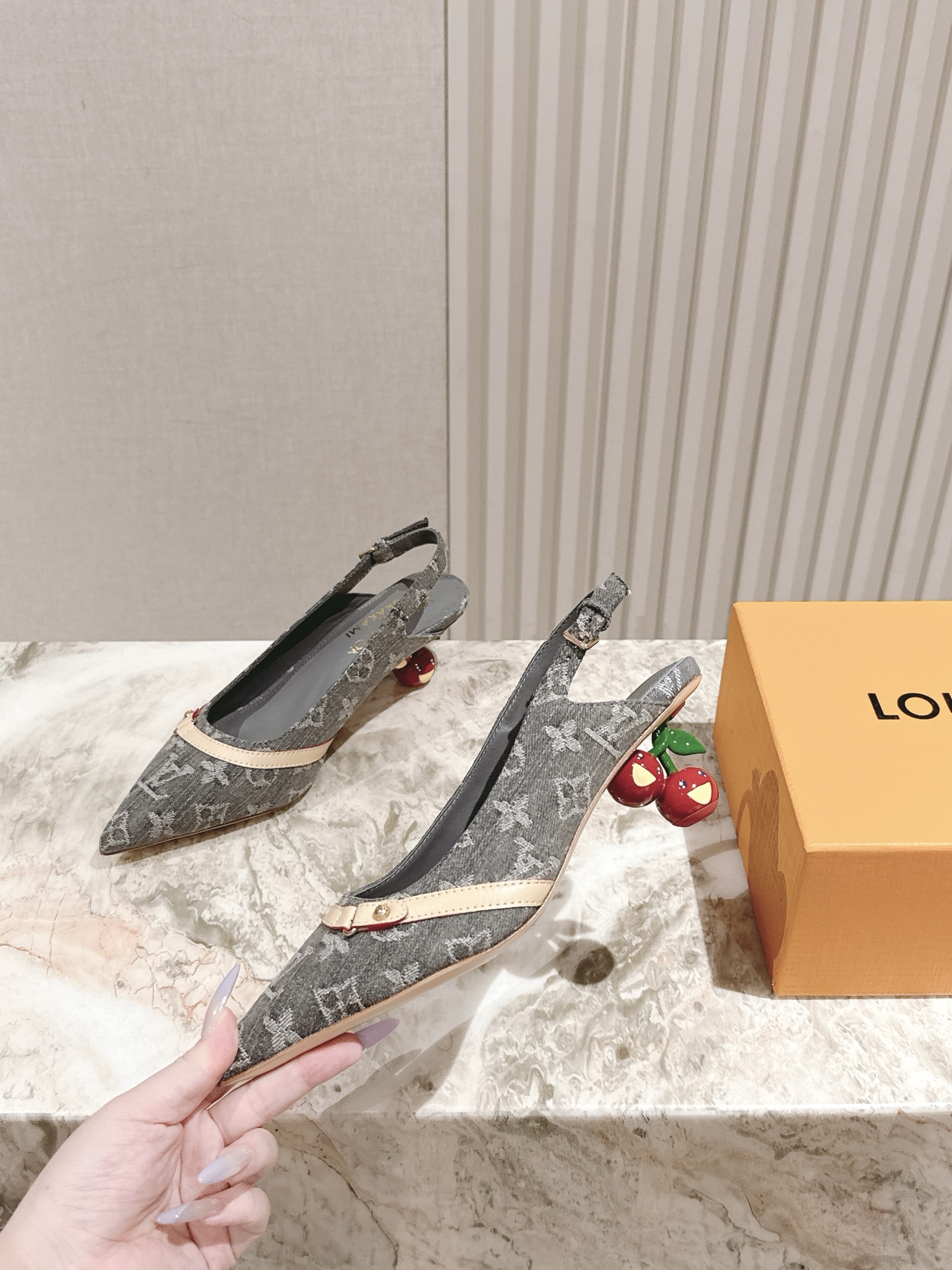 樱桃🍒跟  | ²⁰²5𝐬𝐬 🤍🤎
驴家早春新品🆕 new arrival～LV春夏玛丽珍鞋，也太出彩了