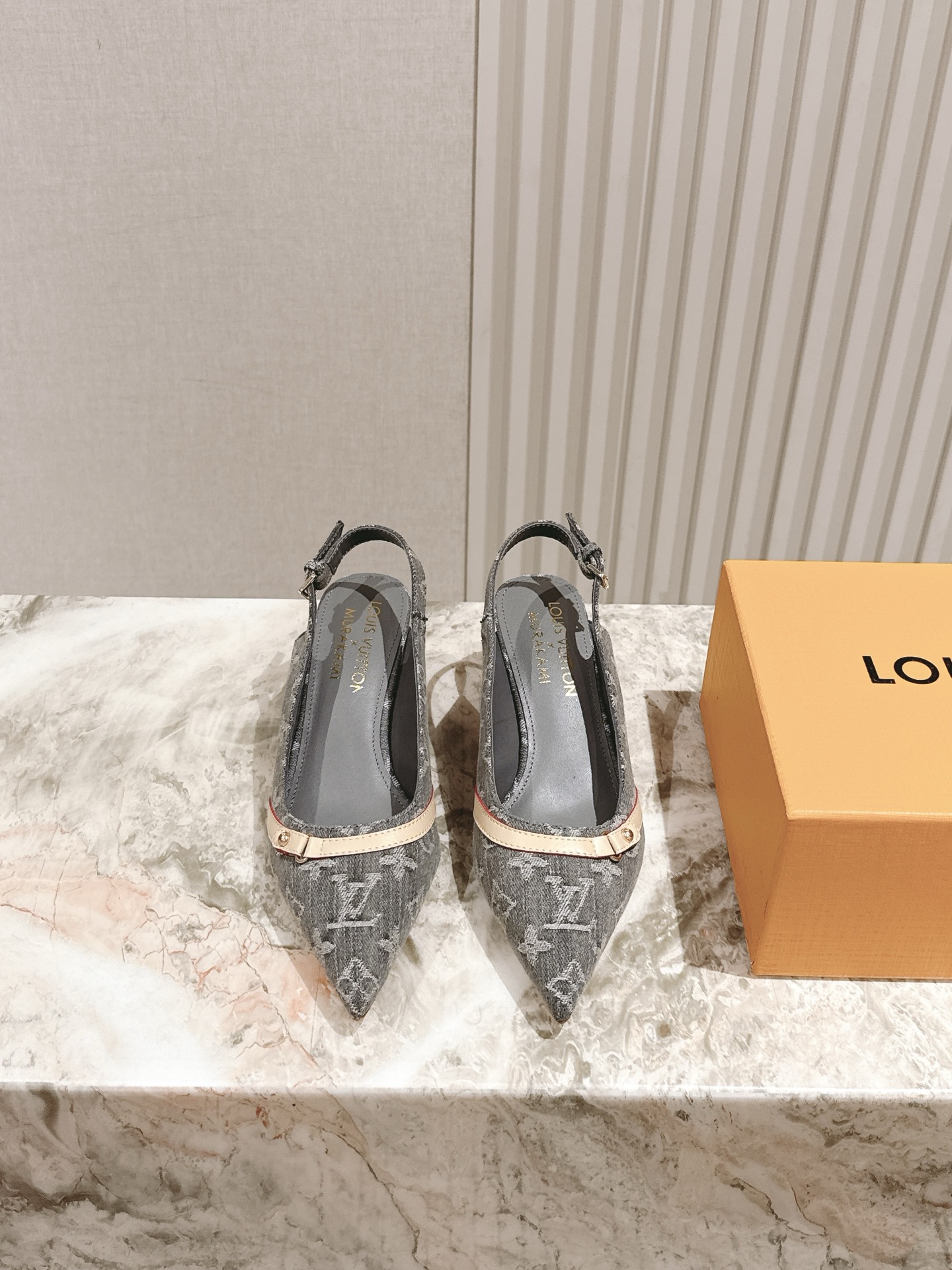 樱桃🍒跟  | ²⁰²5𝐬𝐬 🤍🤎
驴家早春新品🆕 new arrival～LV春夏玛丽珍鞋，也太出彩了