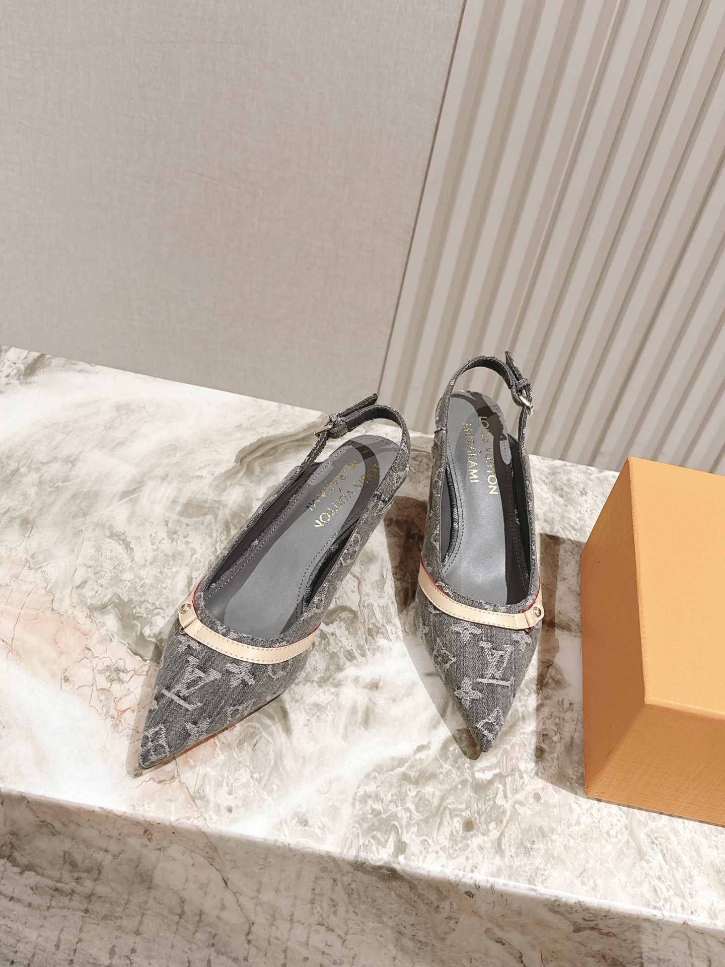 樱桃🍒跟  | ²⁰²5𝐬𝐬 🤍🤎
驴家早春新品🆕 new arrival～LV春夏玛丽珍鞋，也太出彩了
