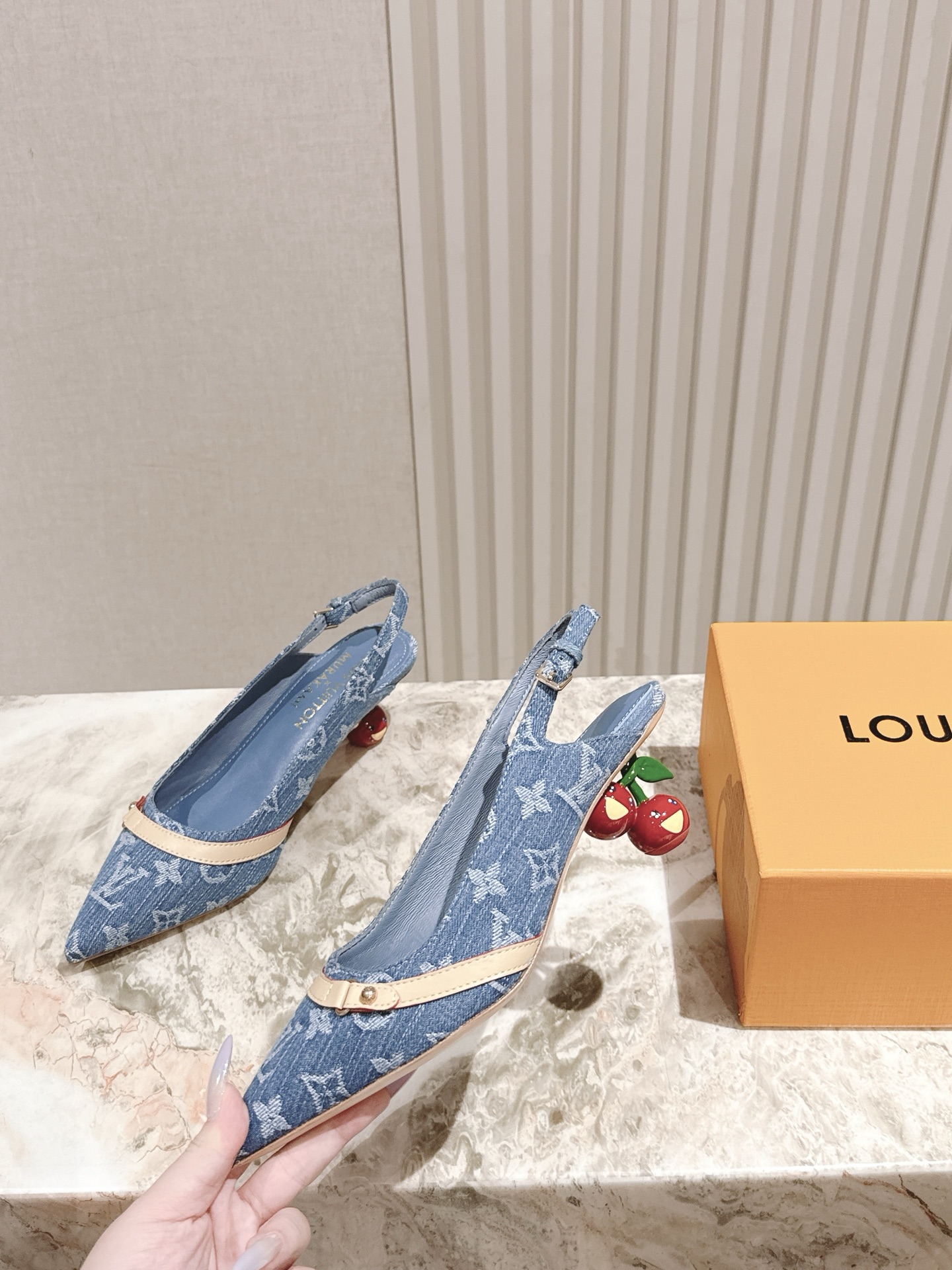 樱桃🍒跟  | ²⁰²5𝐬𝐬 🤍🤎
驴家早春新品🆕 new arrival～LV春夏玛丽珍鞋，也太出彩了
