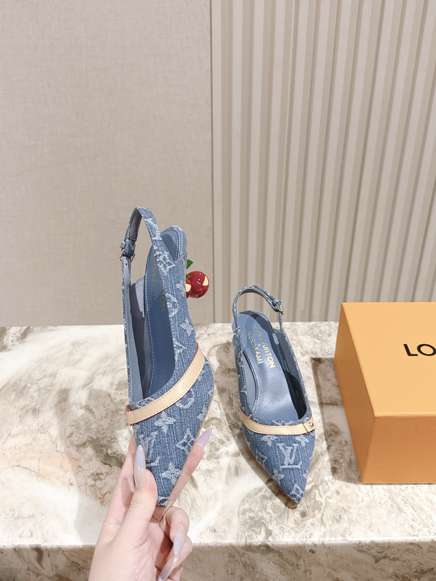 樱桃🍒跟  | ²⁰²5𝐬𝐬 🤍🤎
驴家早春新品🆕 new arrival～LV春夏玛丽珍鞋，也太出彩了