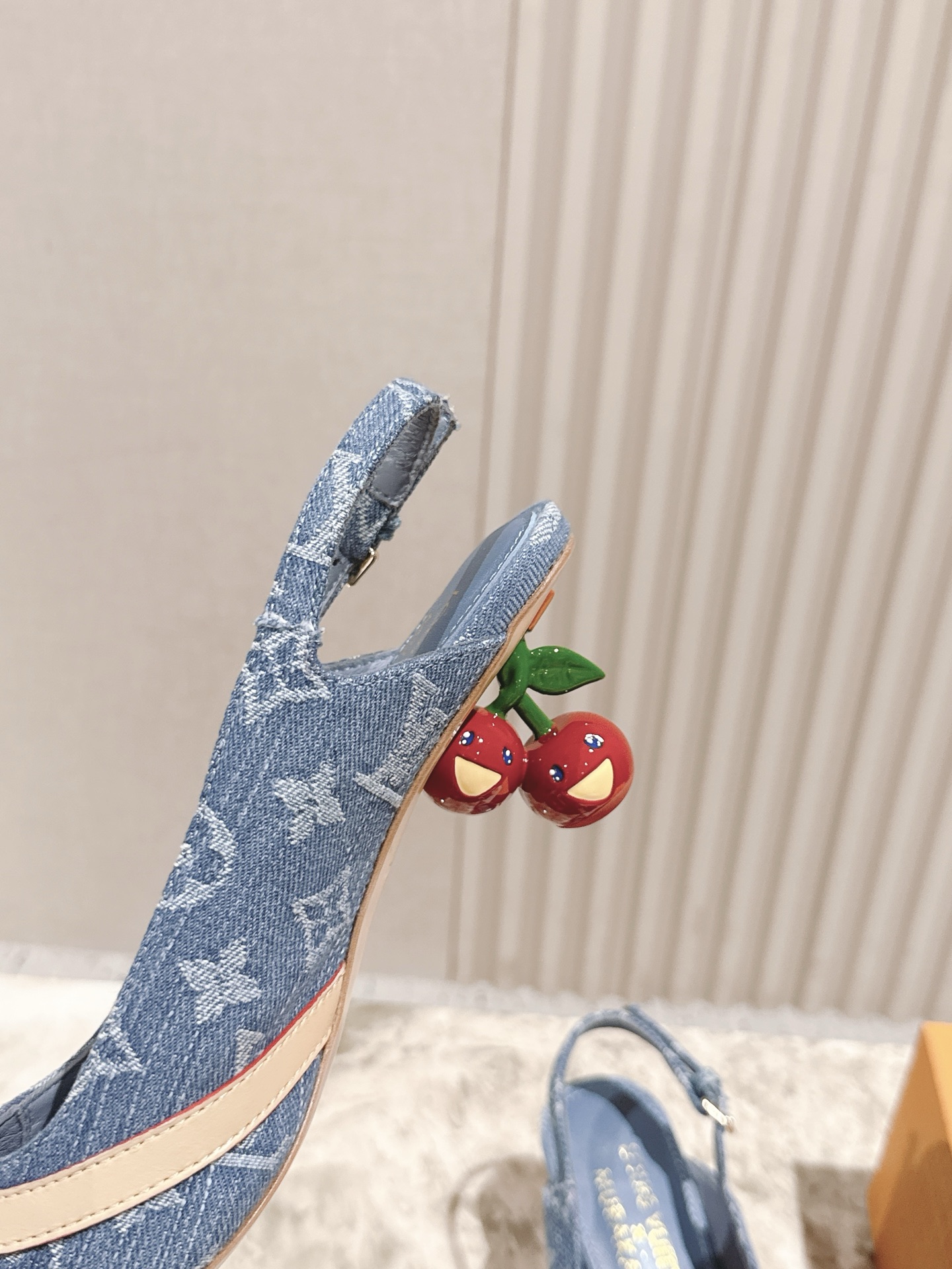 樱桃🍒跟  | ²⁰²5𝐬𝐬 🤍🤎
驴家早春新品🆕 new arrival～LV春夏玛丽珍鞋，也太出彩了