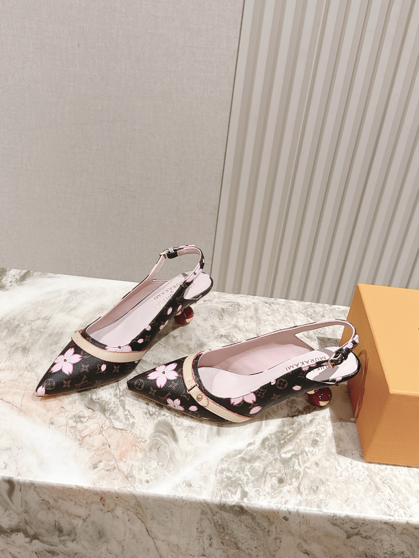 樱桃🍒跟  | ²⁰²5𝐬𝐬 🤍🤎
驴家早春新品🆕 new arrival～LV春夏玛丽珍鞋，也太出彩了
