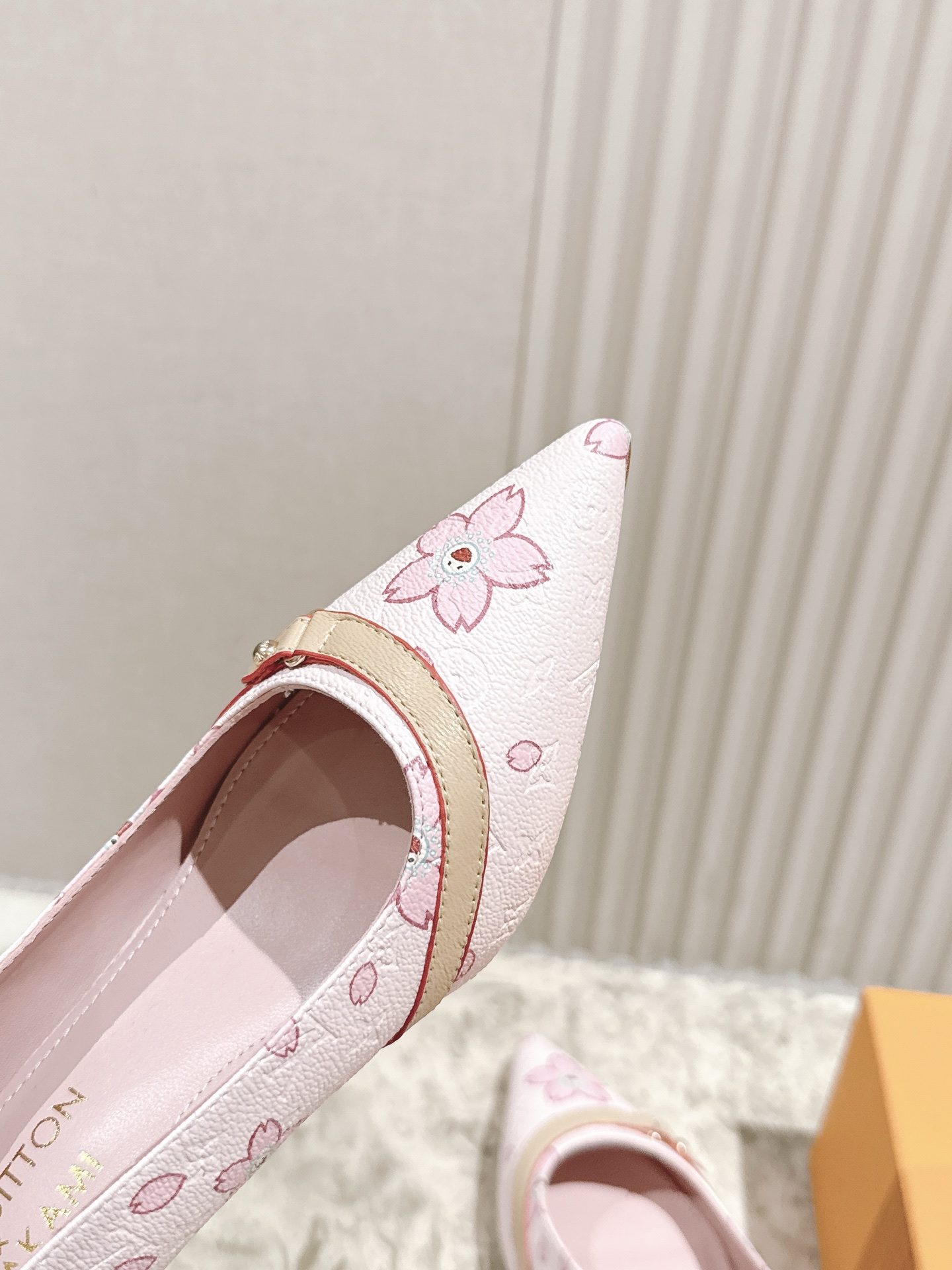 樱桃🍒跟  | ²⁰²5𝐬𝐬 🤍🤎
驴家早春新品🆕 new arrival～LV春夏玛丽珍鞋，也太出彩了