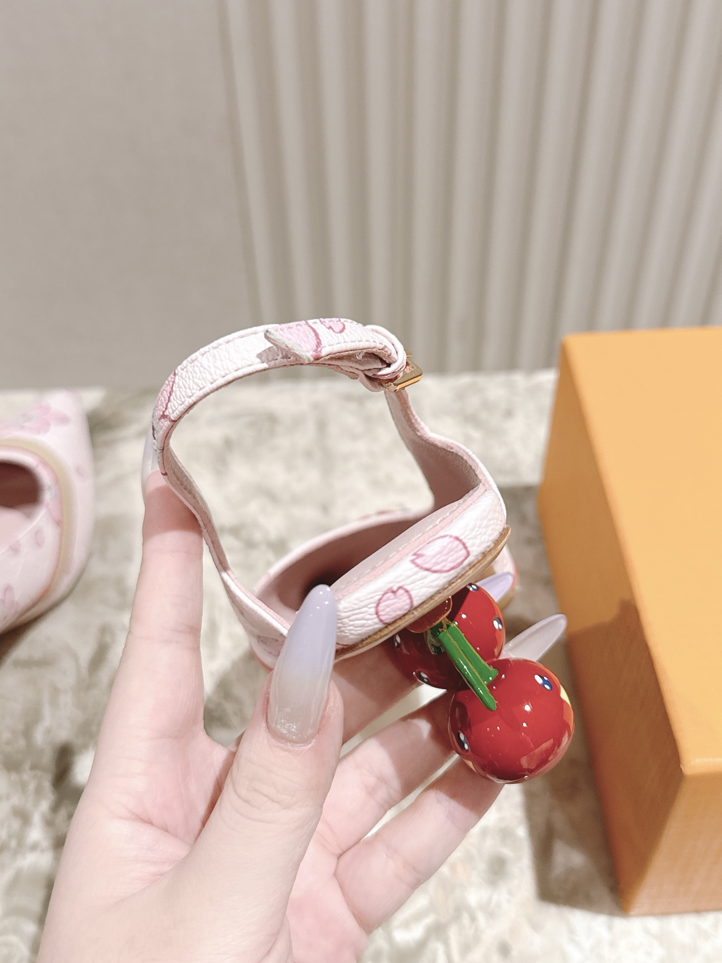 樱桃🍒跟  | ²⁰²5𝐬𝐬 🤍🤎
驴家早春新品🆕 new arrival～LV春夏玛丽珍鞋，也太出彩了