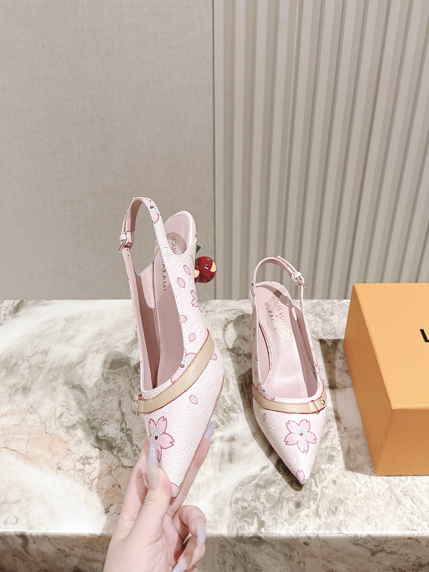 樱桃🍒跟  | ²⁰²5𝐬𝐬 🤍🤎
驴家早春新品🆕 new arrival～LV春夏玛丽珍鞋，也太出彩了