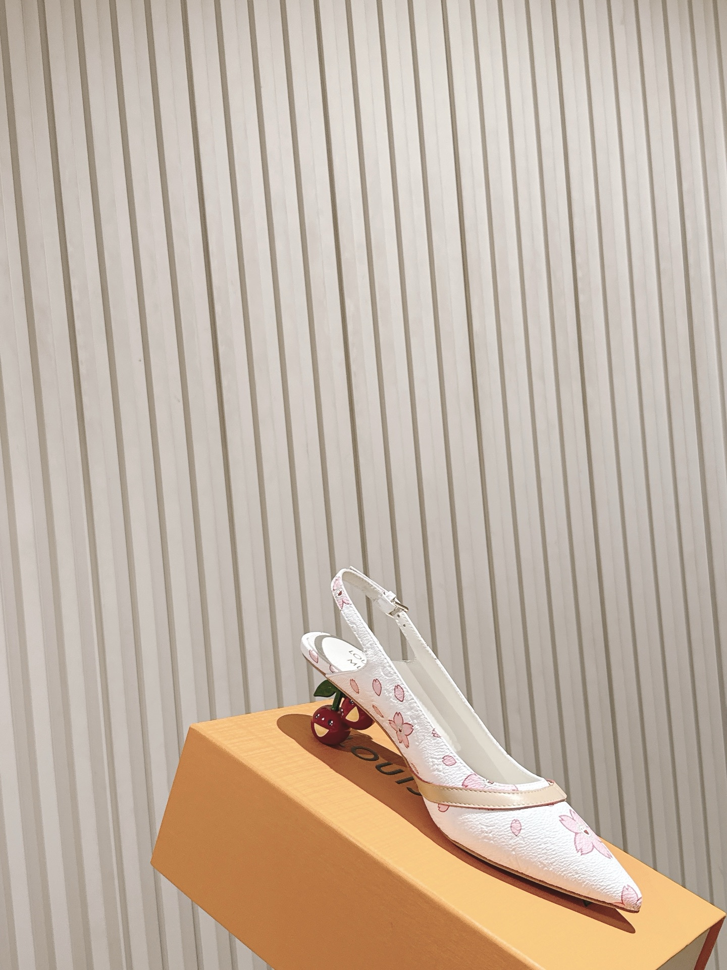 樱桃🍒跟  | ²⁰²5𝐬𝐬 🤍🤎
驴家早春新品🆕 new arrival～LV春夏玛丽珍鞋，也太出彩了