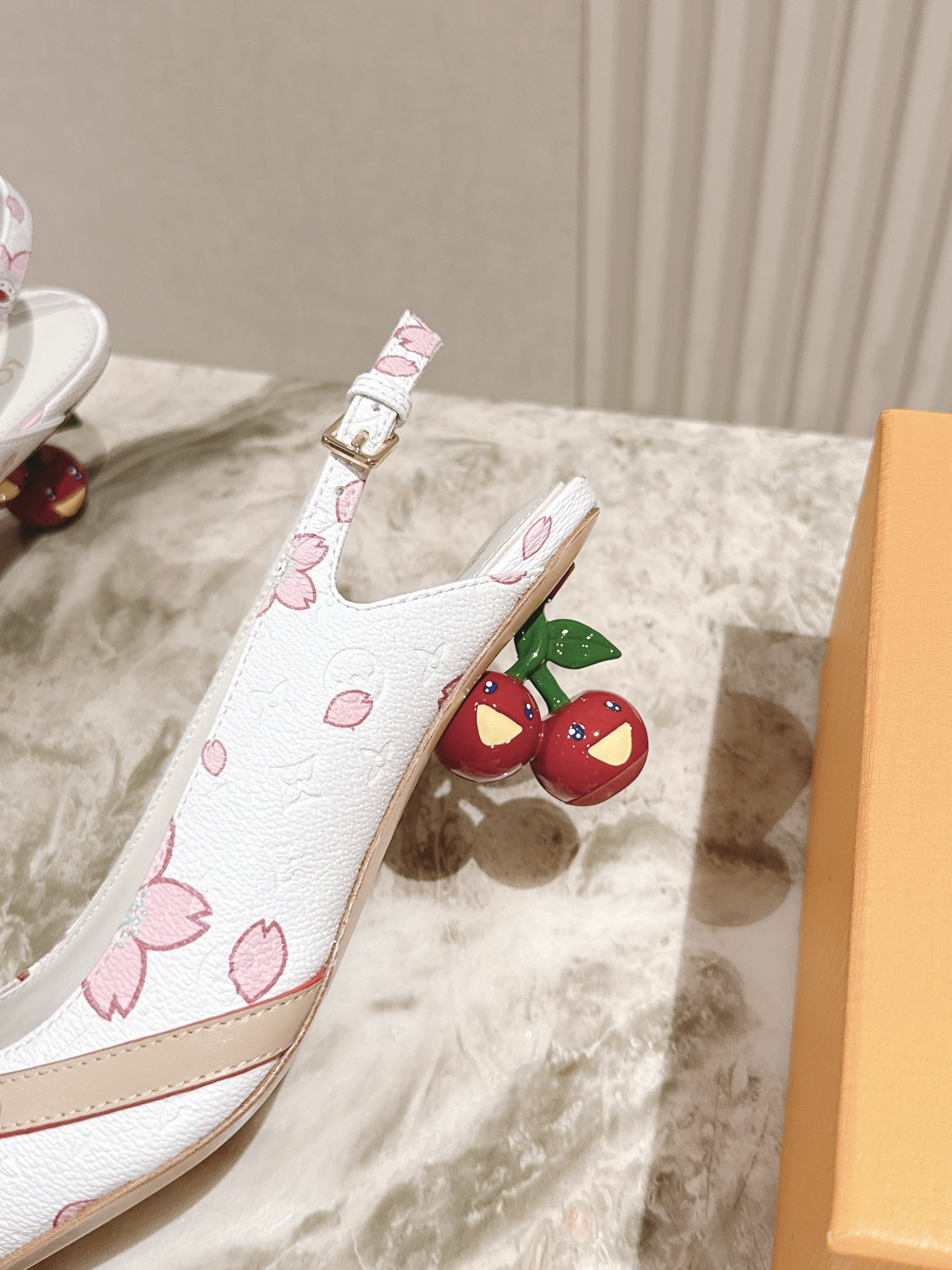 樱桃🍒跟  | ²⁰²5𝐬𝐬 🤍🤎
驴家早春新品🆕 new arrival～LV春夏玛丽珍鞋，也太出彩了