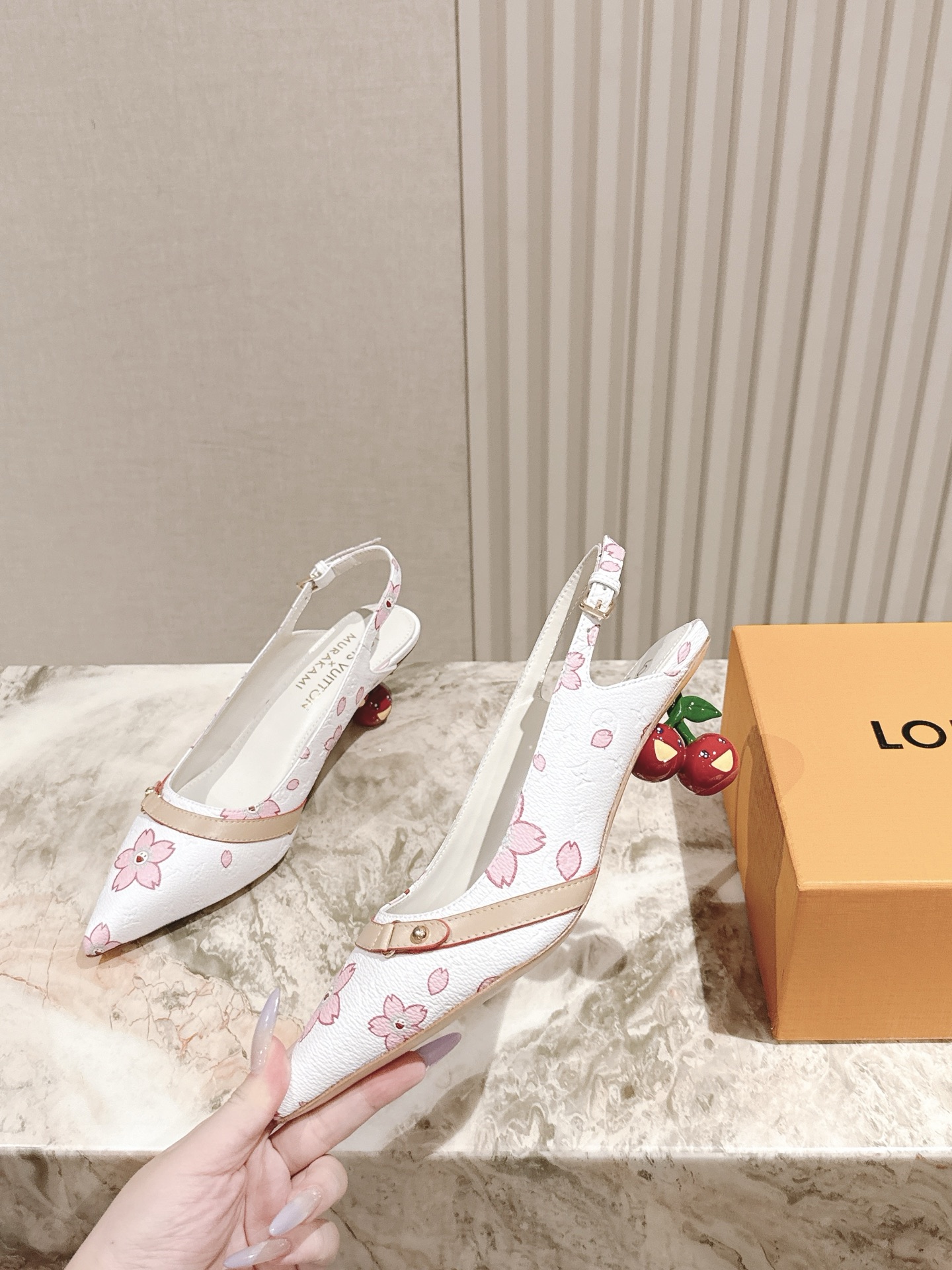 樱桃🍒跟  | ²⁰²5𝐬𝐬 🤍🤎
驴家早春新品🆕 new arrival～LV春夏玛丽珍鞋，也太出彩了