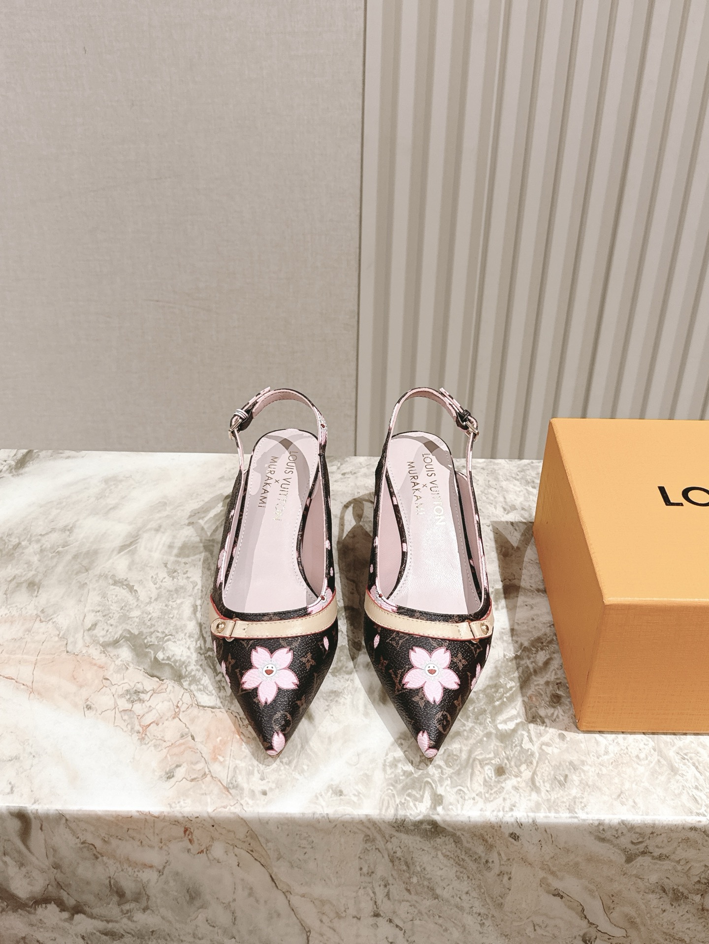 樱桃🍒跟  | ²⁰²5𝐬𝐬 🤍🤎
驴家早春新品🆕 new arrival～LV春夏玛丽珍鞋，也太出彩了