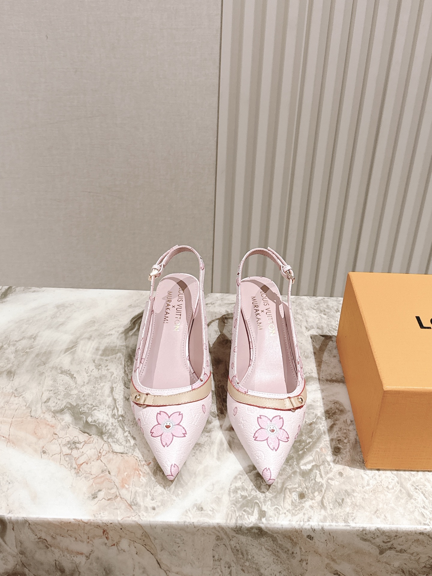樱桃🍒跟  | ²⁰²5𝐬𝐬 🤍🤎
驴家早春新品🆕 new arrival～LV春夏玛丽珍鞋，也太出彩了