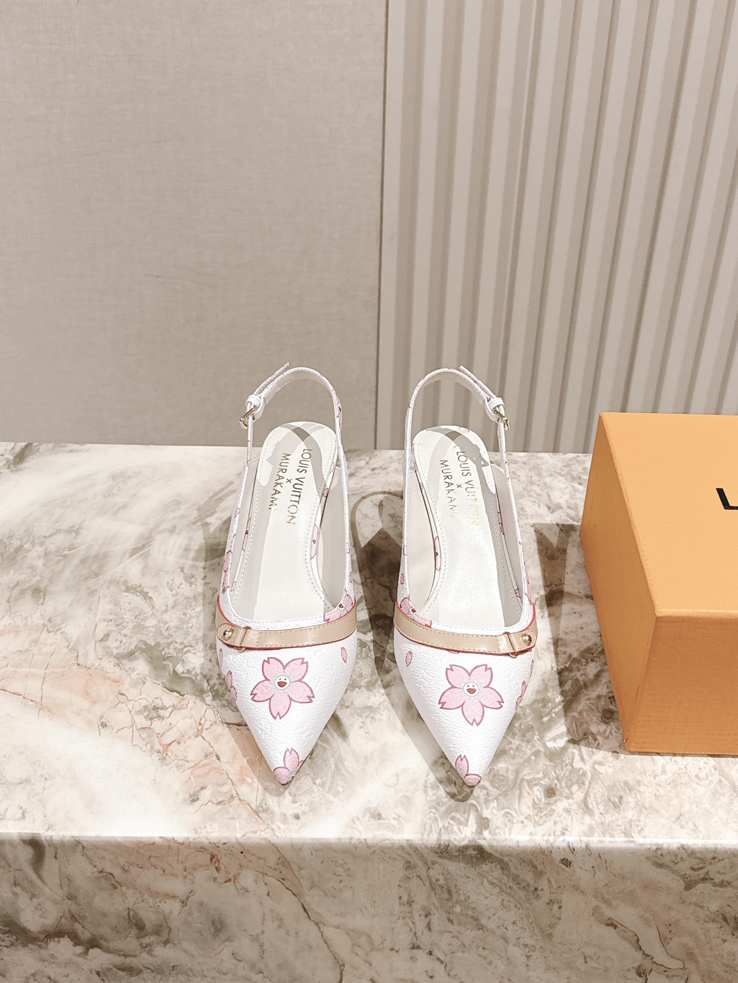樱桃🍒跟  | ²⁰²5𝐬𝐬 🤍🤎
驴家早春新品🆕 new arrival～LV春夏玛丽珍鞋，也太出彩了