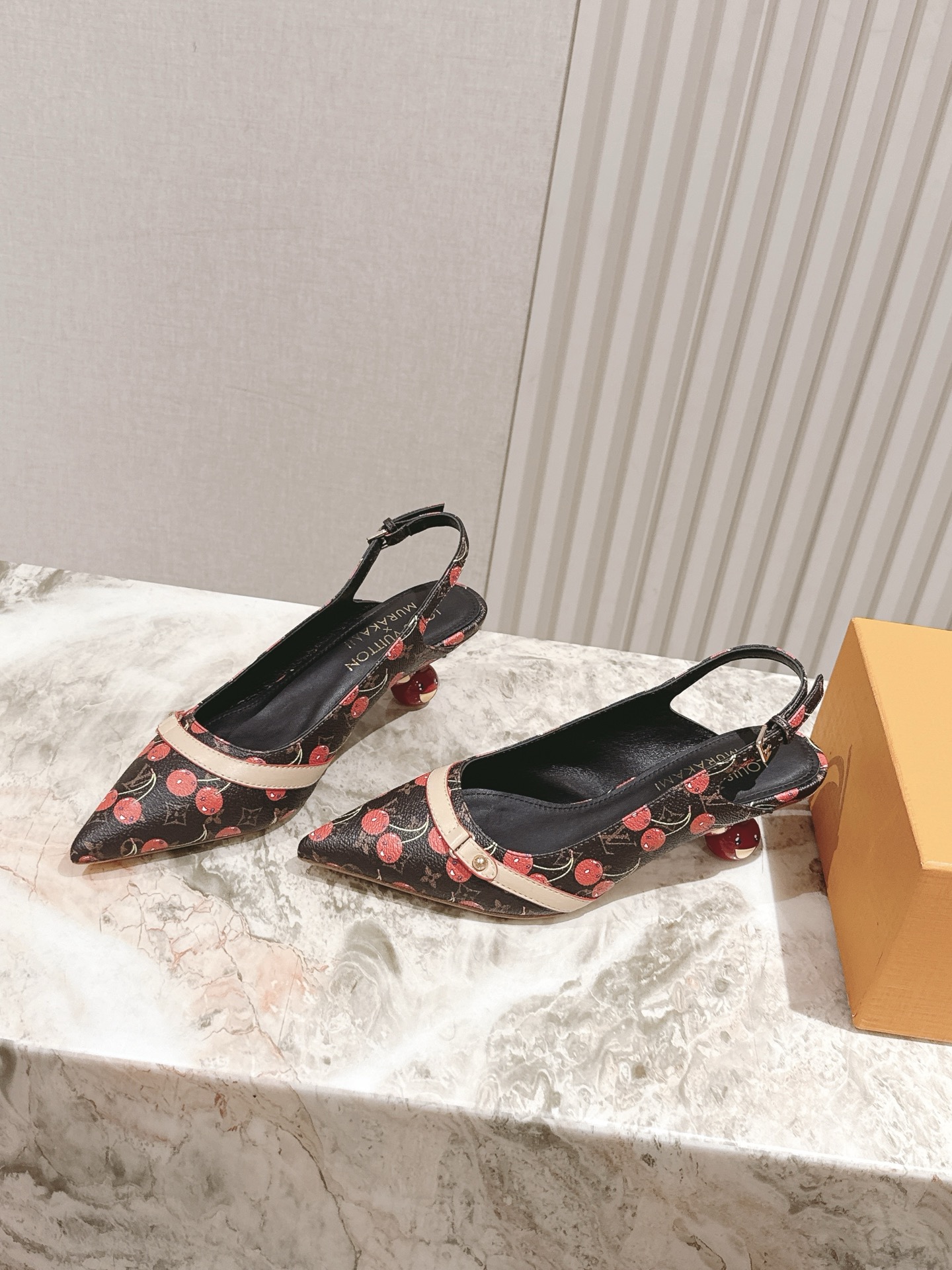 樱桃🍒跟  | ²⁰²5𝐬𝐬 🤍🤎
驴家早春新品🆕 new arrival～LV春夏玛丽珍鞋，也太出彩了