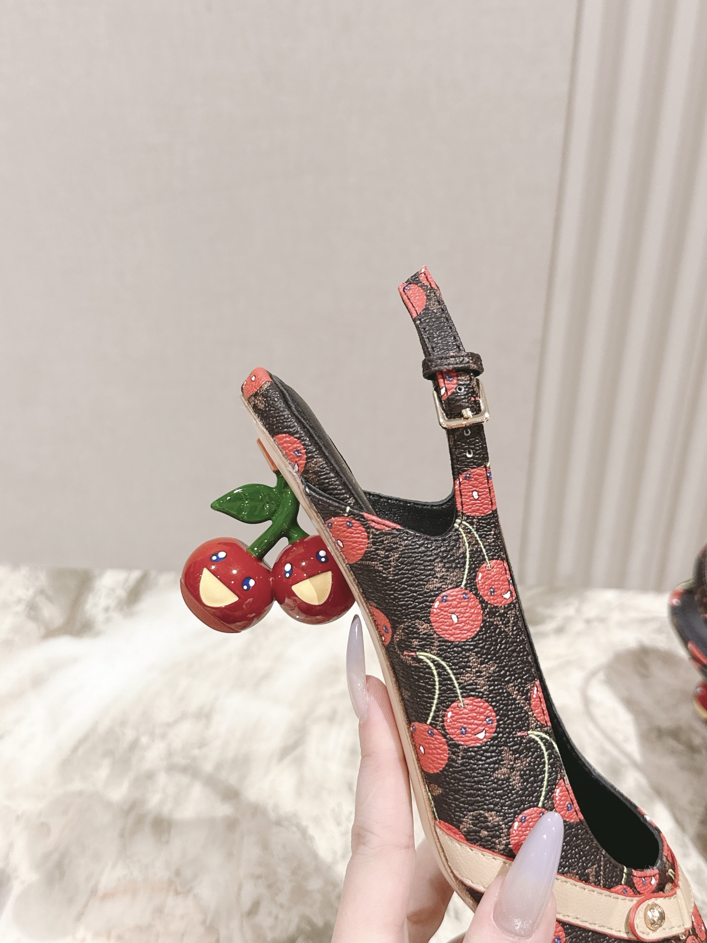 樱桃🍒跟  | ²⁰²5𝐬𝐬 🤍🤎
驴家早春新品🆕 new arrival～LV春夏玛丽珍鞋，也太出彩了