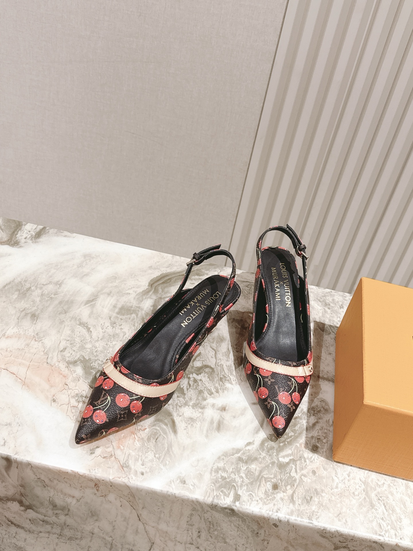 樱桃🍒跟  | ²⁰²5𝐬𝐬 🤍🤎
驴家早春新品🆕 new arrival～LV春夏玛丽珍鞋，也太出彩了