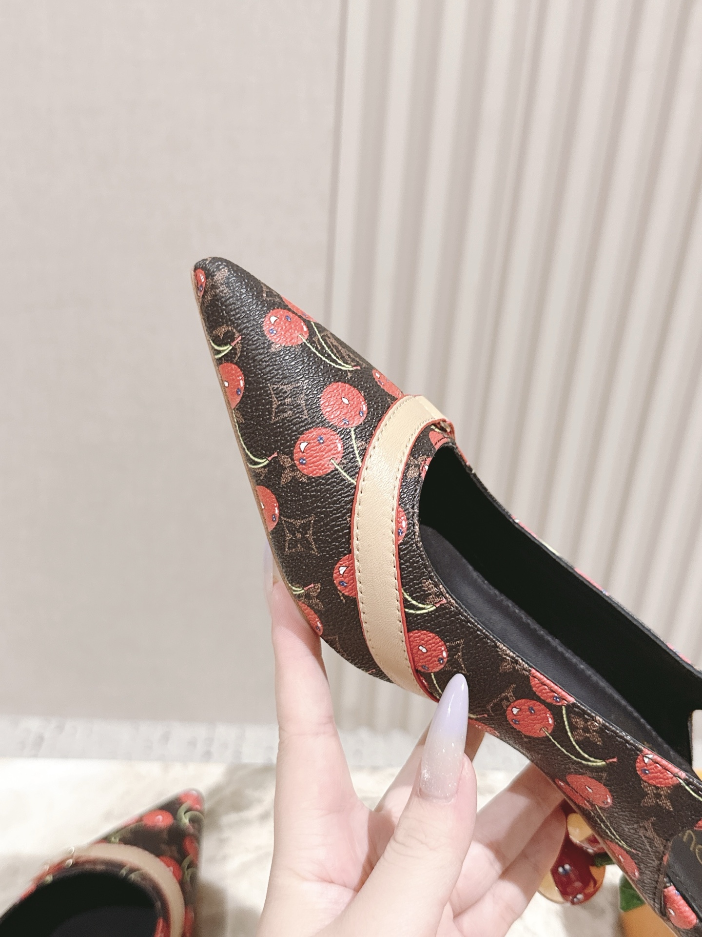 樱桃🍒跟  | ²⁰²5𝐬𝐬 🤍🤎
驴家早春新品🆕 new arrival～LV春夏玛丽珍鞋，也太出彩了