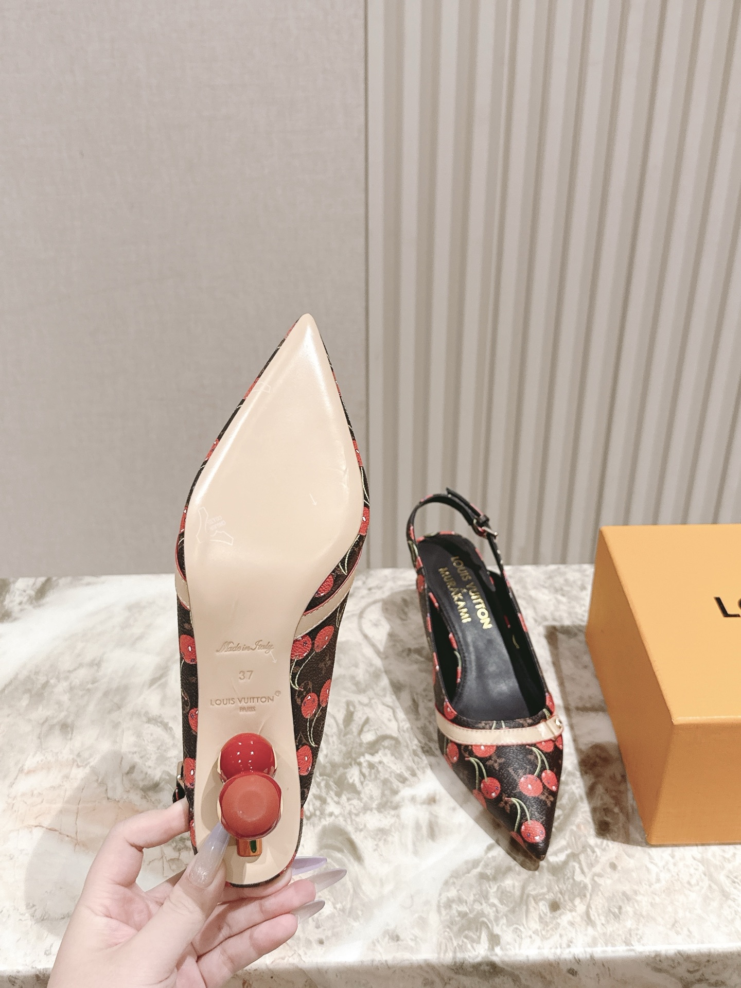 樱桃🍒跟  | ²⁰²5𝐬𝐬 🤍🤎
驴家早春新品🆕 new arrival～LV春夏玛丽珍鞋，也太出彩了