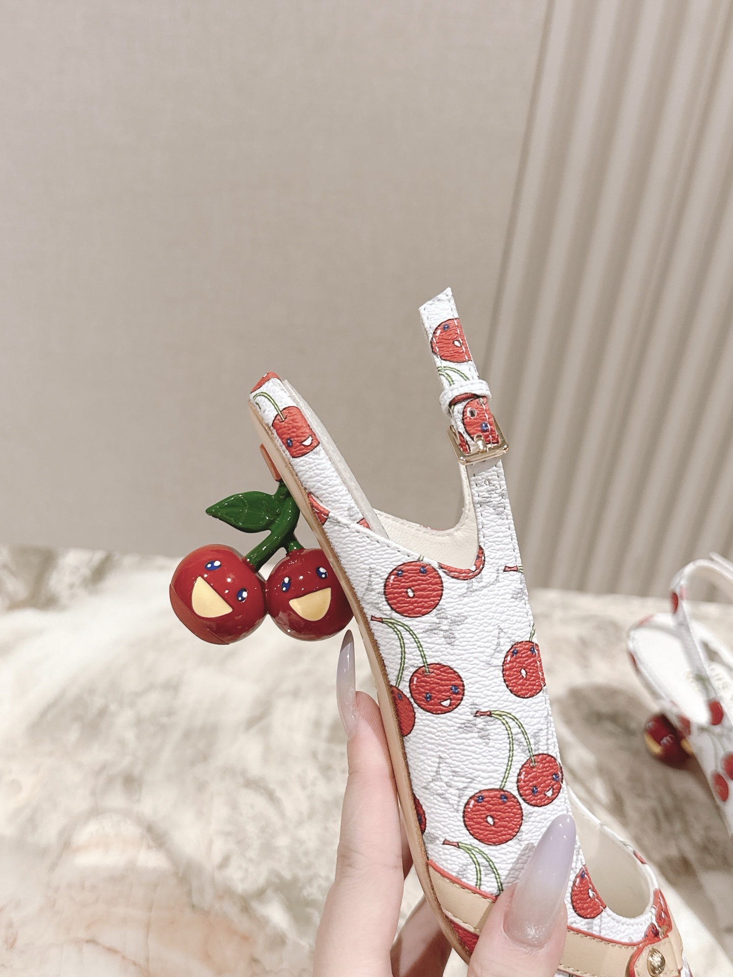 樱桃🍒跟  | ²⁰²5𝐬𝐬 🤍🤎
驴家早春新品🆕 new arrival～LV春夏玛丽珍鞋，也太出彩了