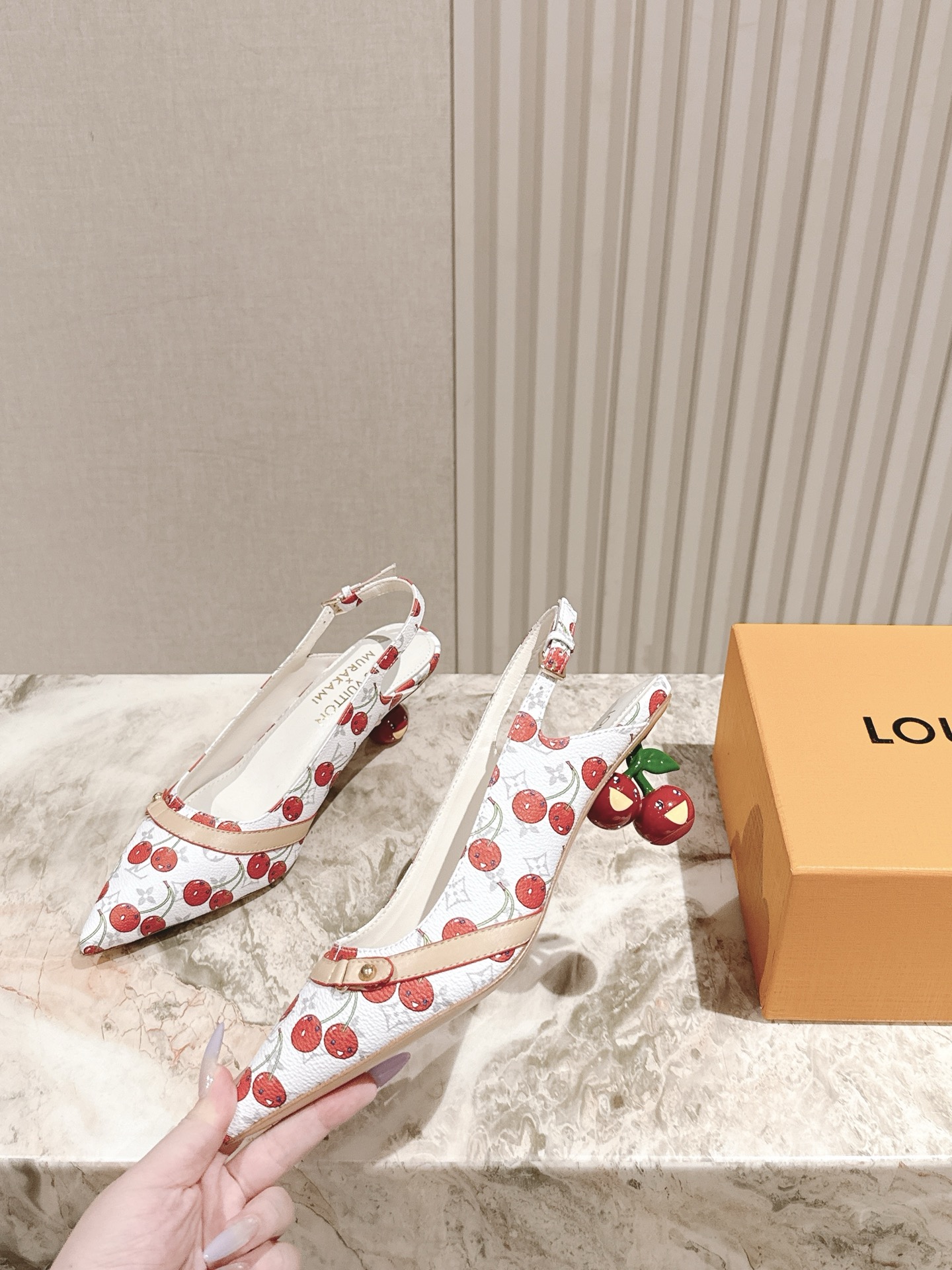樱桃🍒跟  | ²⁰²5𝐬𝐬 🤍🤎
驴家早春新品🆕 new arrival～LV春夏玛丽珍鞋，也太出彩了