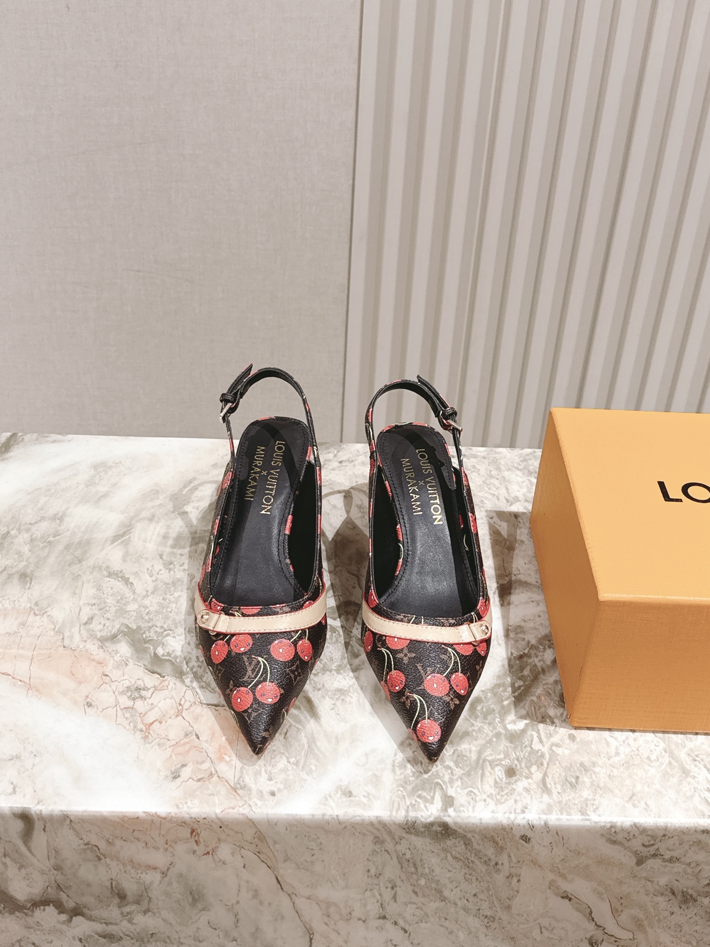 樱桃🍒跟  | ²⁰²5𝐬𝐬 🤍🤎
驴家早春新品🆕 new arrival～LV春夏玛丽珍鞋，也太出彩了