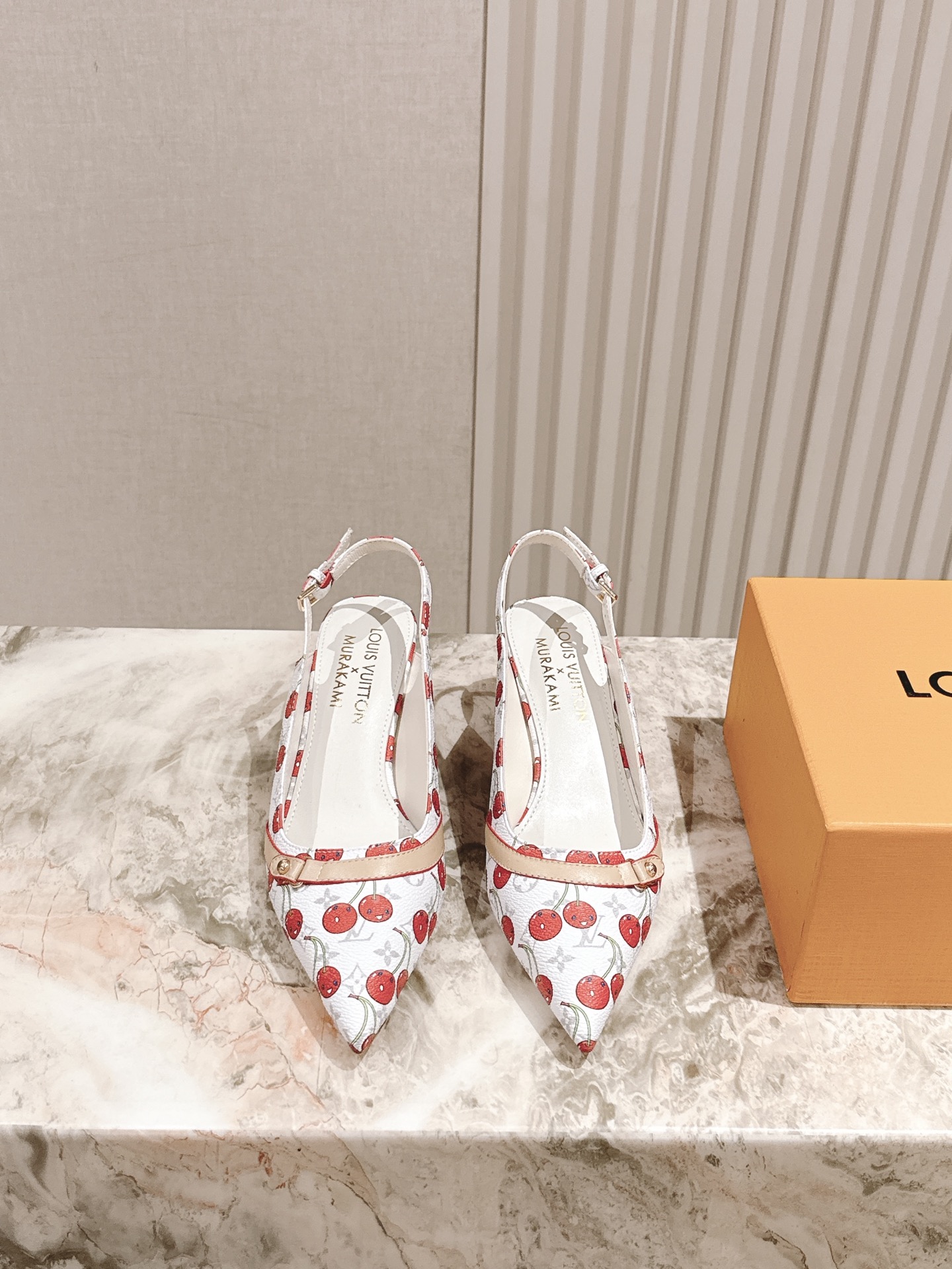 樱桃🍒跟  | ²⁰²5𝐬𝐬 🤍🤎
驴家早春新品🆕 new arrival～LV春夏玛丽珍鞋，也太出彩了