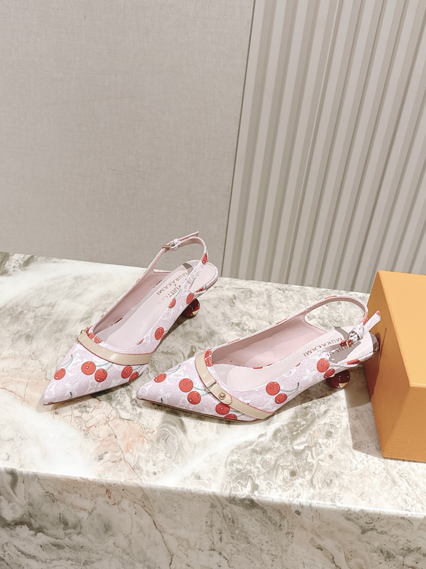 樱桃🍒跟  | ²⁰²5𝐬𝐬 🤍🤎
驴家早春新品🆕 new arrival～LV春夏玛丽珍鞋，也太出彩了