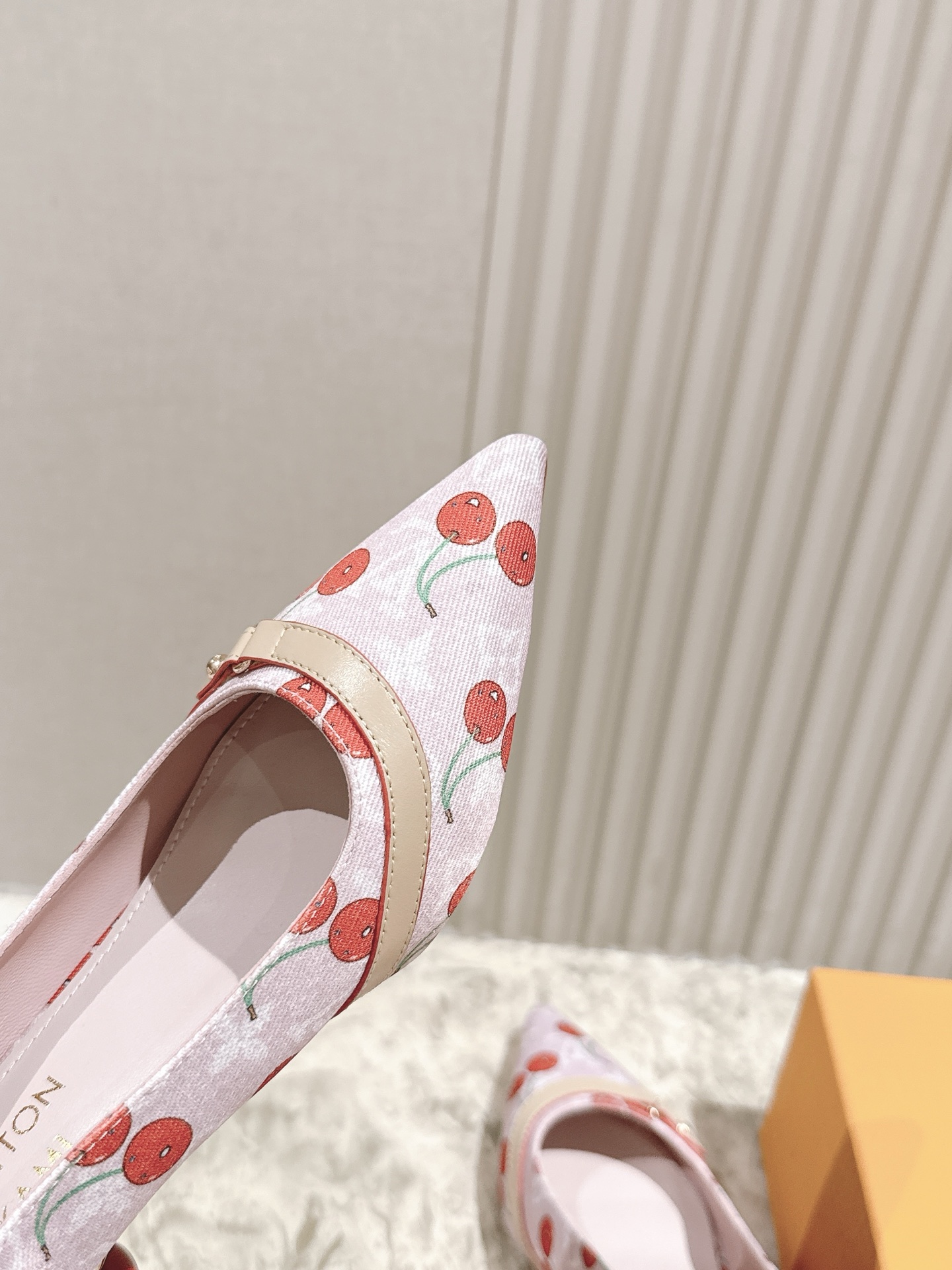 樱桃🍒跟  | ²⁰²5𝐬𝐬 🤍🤎
驴家早春新品🆕 new arrival～LV春夏玛丽珍鞋，也太出彩了