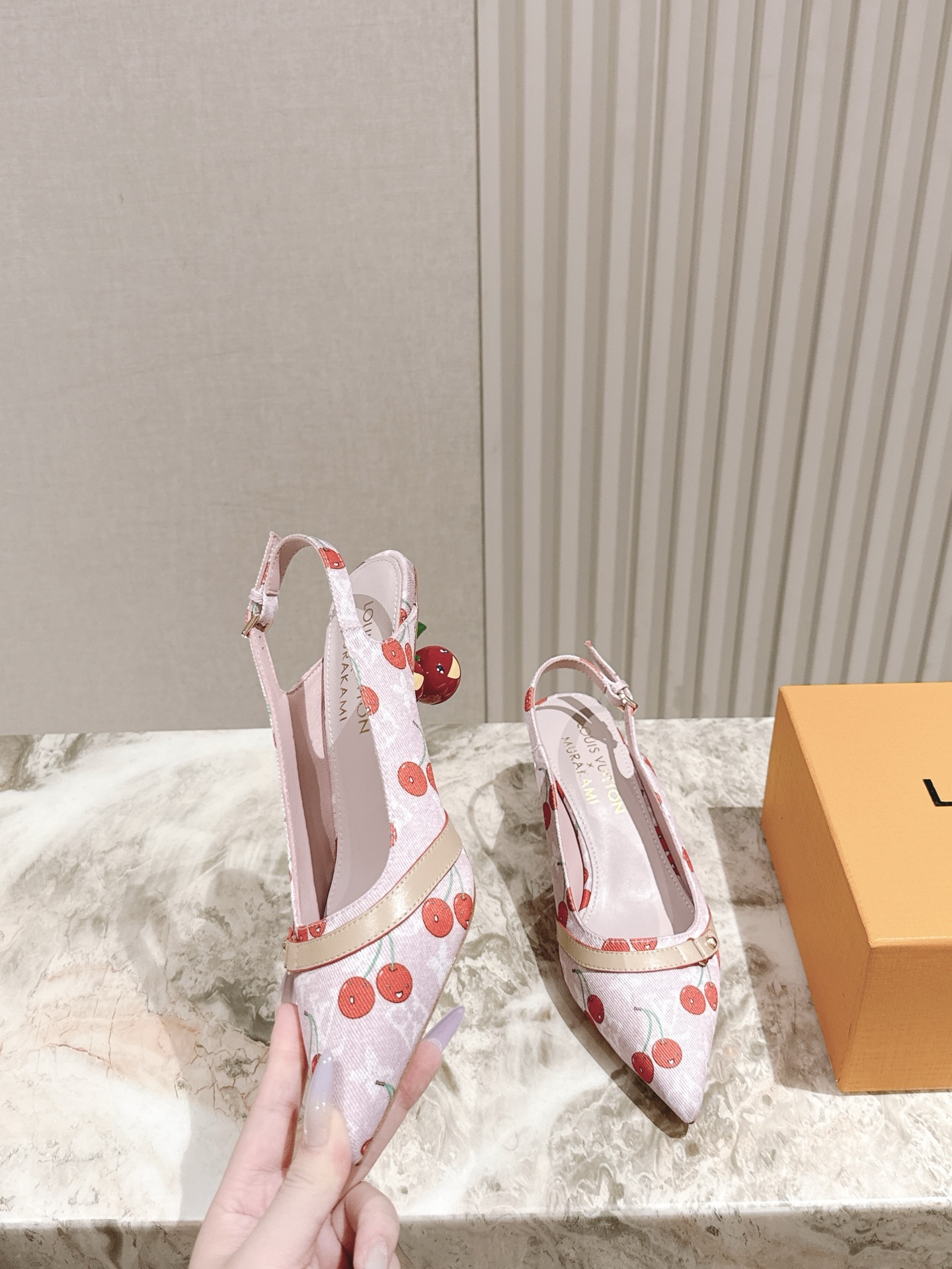 樱桃🍒跟  | ²⁰²5𝐬𝐬 🤍🤎
驴家早春新品🆕 new arrival～LV春夏玛丽珍鞋，也太出彩了