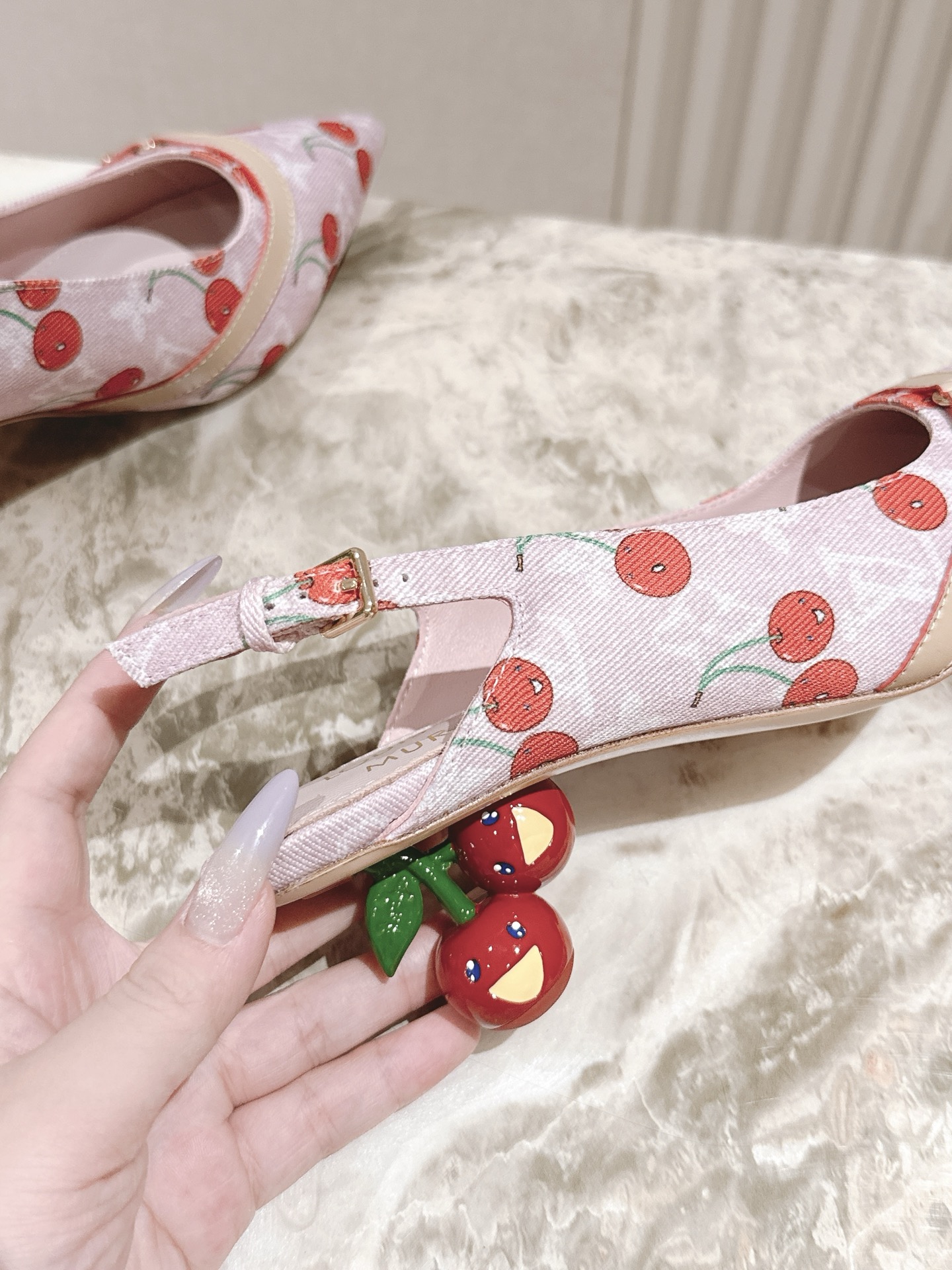 樱桃🍒跟  | ²⁰²5𝐬𝐬 🤍🤎
驴家早春新品🆕 new arrival～LV春夏玛丽珍鞋，也太出彩了
