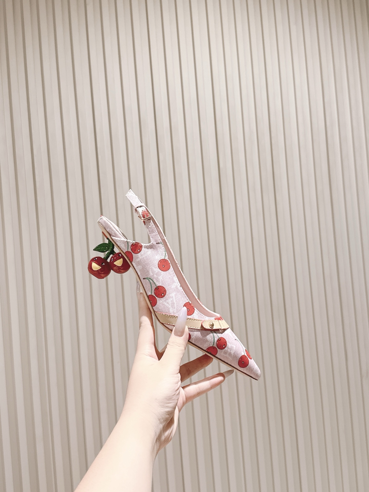 樱桃🍒跟  | ²⁰²5𝐬𝐬 🤍🤎
驴家早春新品🆕 new arrival～LV春夏玛丽珍鞋，也太出彩了