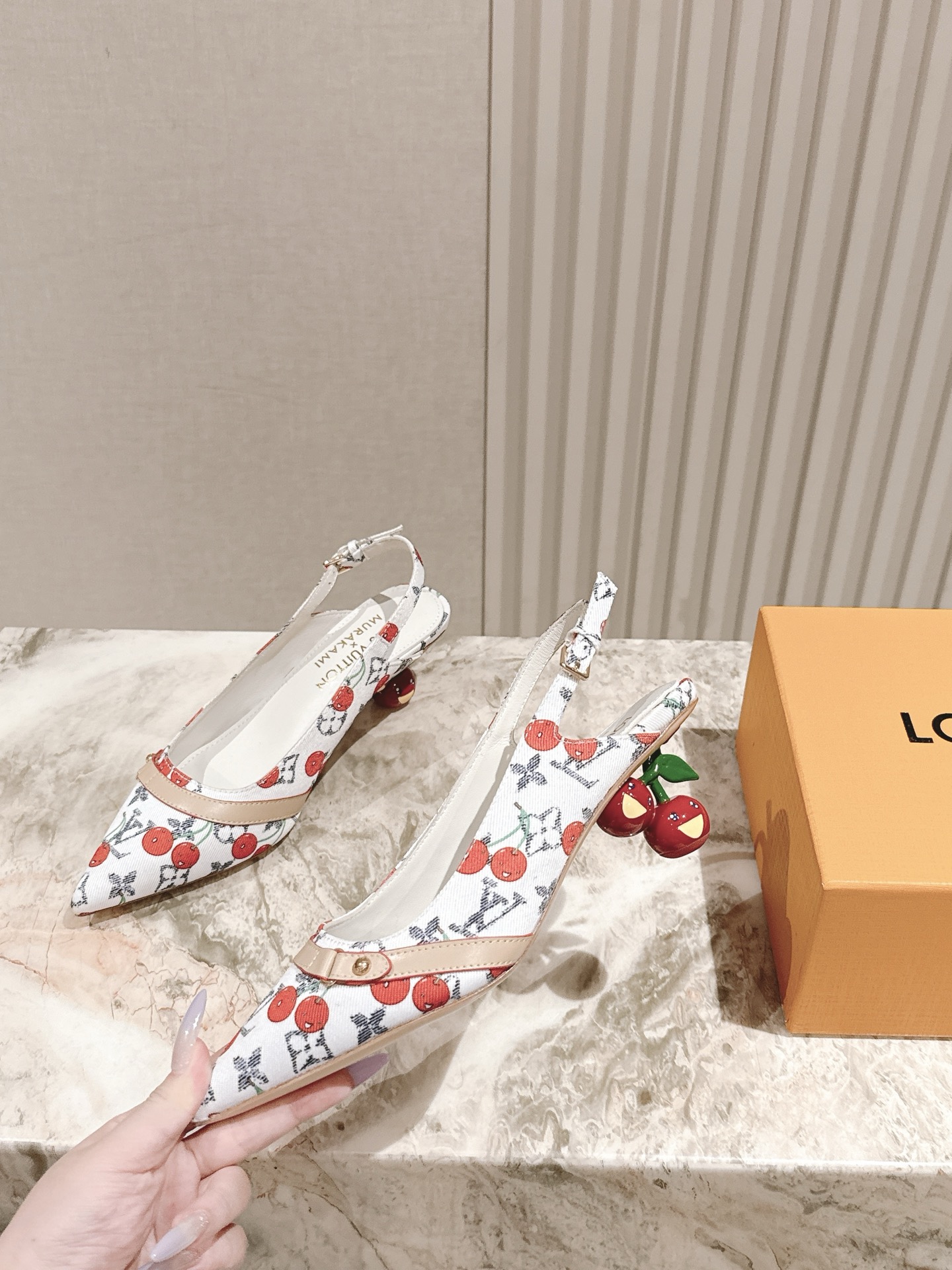 樱桃🍒跟  | ²⁰²5𝐬𝐬 🤍🤎
驴家早春新品🆕 new arrival～LV春夏玛丽珍鞋，也太出彩了