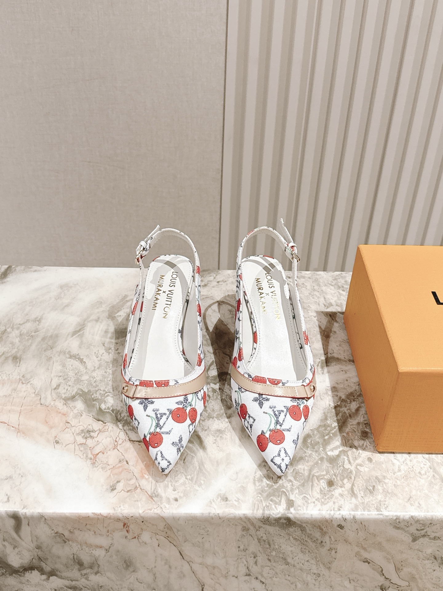 樱桃🍒跟  | ²⁰²5𝐬𝐬 🤍🤎
驴家早春新品🆕 new arrival～LV春夏玛丽珍鞋，也太出彩了
