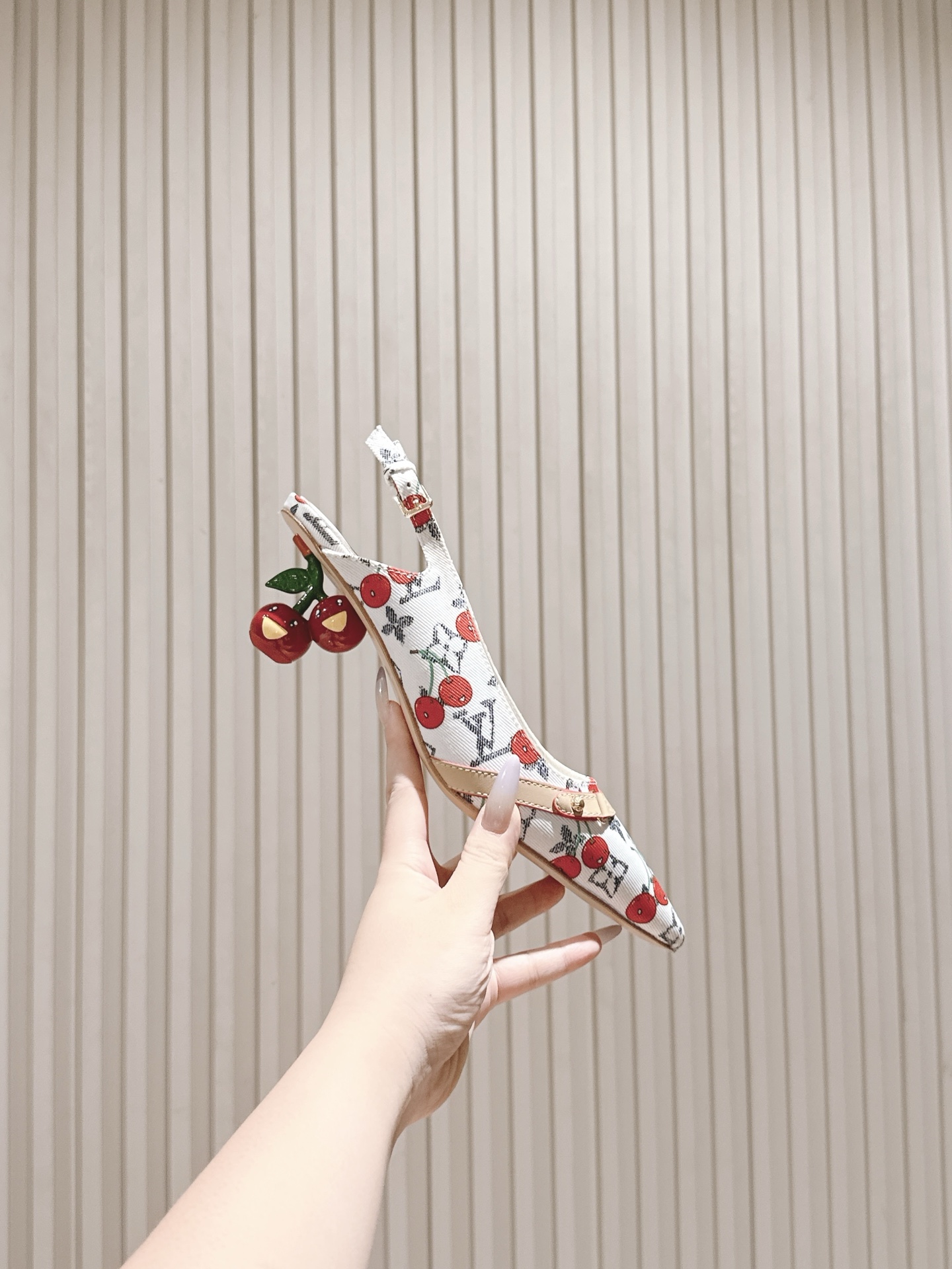 樱桃🍒跟  | ²⁰²5𝐬𝐬 🤍🤎
驴家早春新品🆕 new arrival～LV春夏玛丽珍鞋，也太出彩了